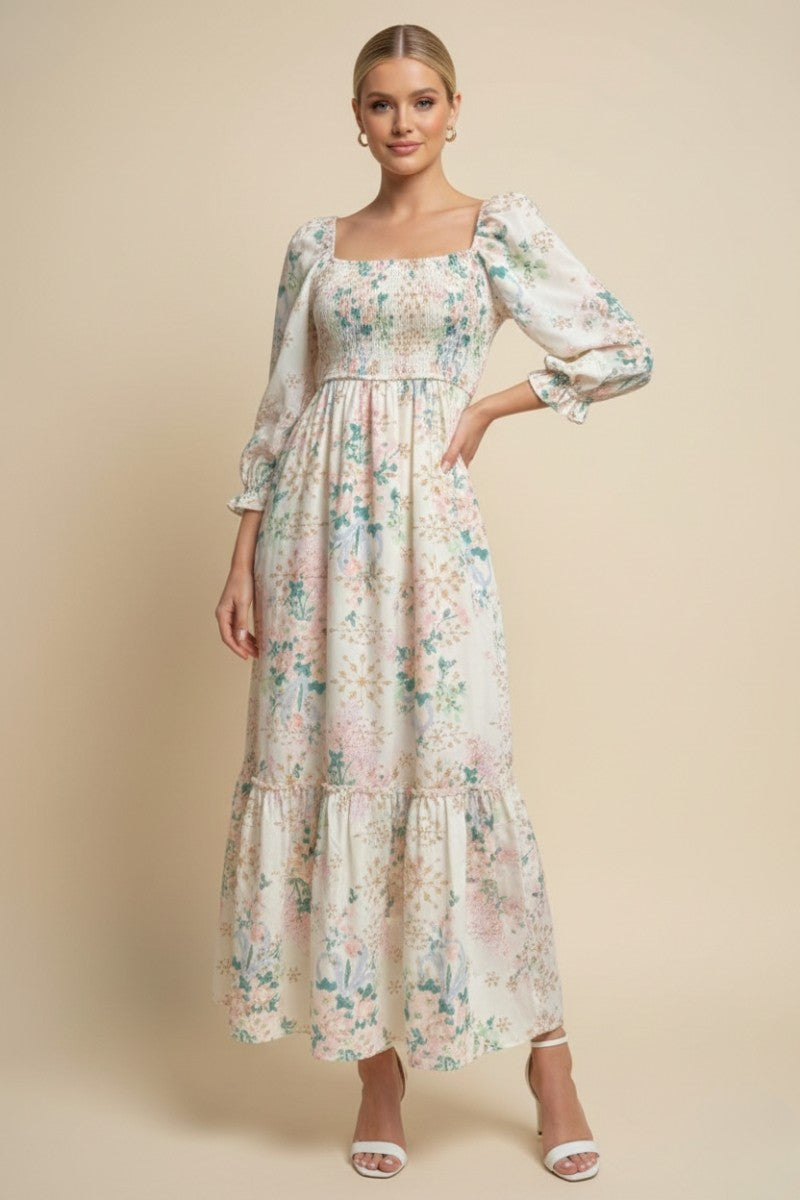 Umstandsmaxikleid in Elfenbein mit Blumenmuster, Smok-Detail und 3/4-Ärmeln