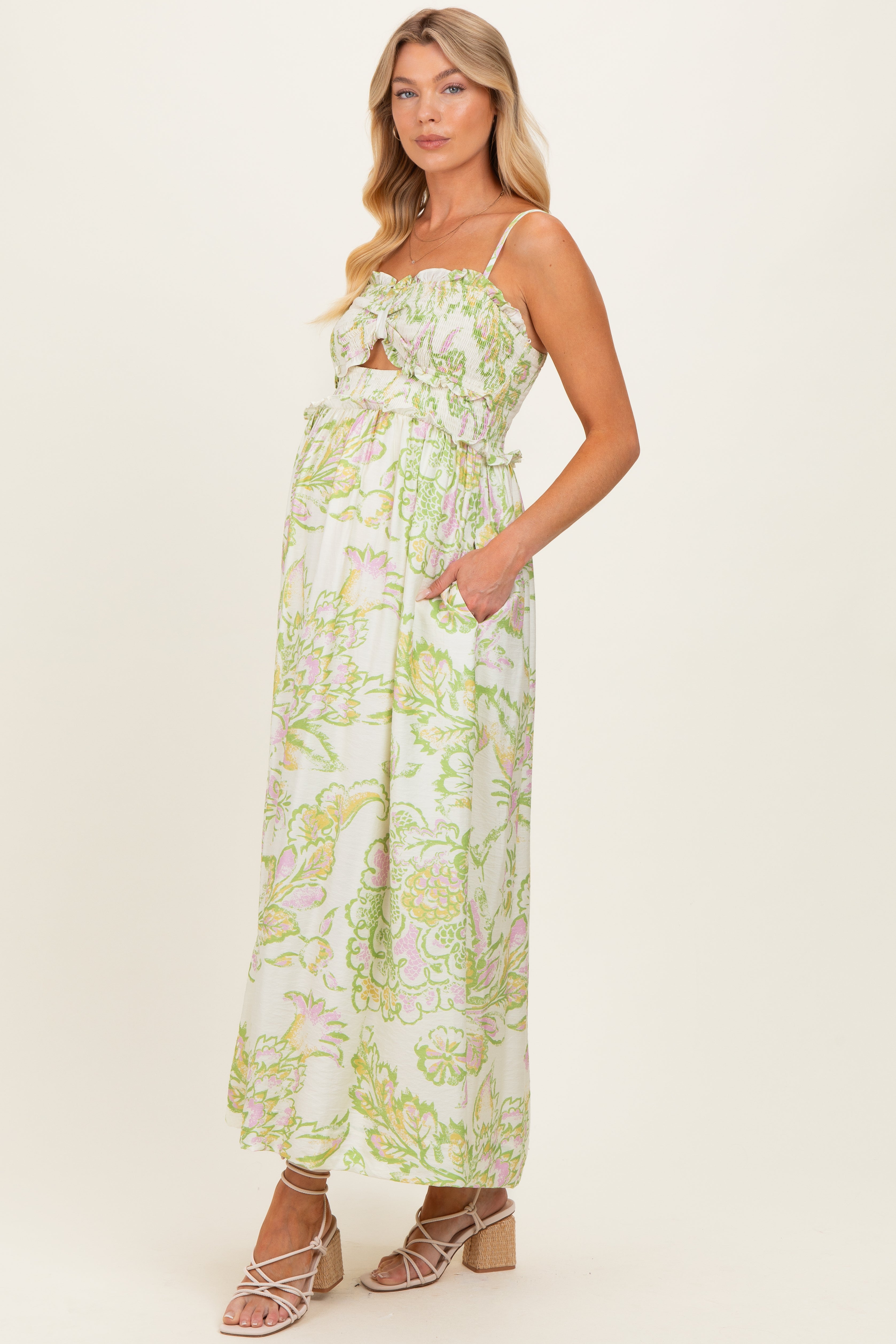 Elegantes florales Umstands-Maxikleid in Grün und Creme
