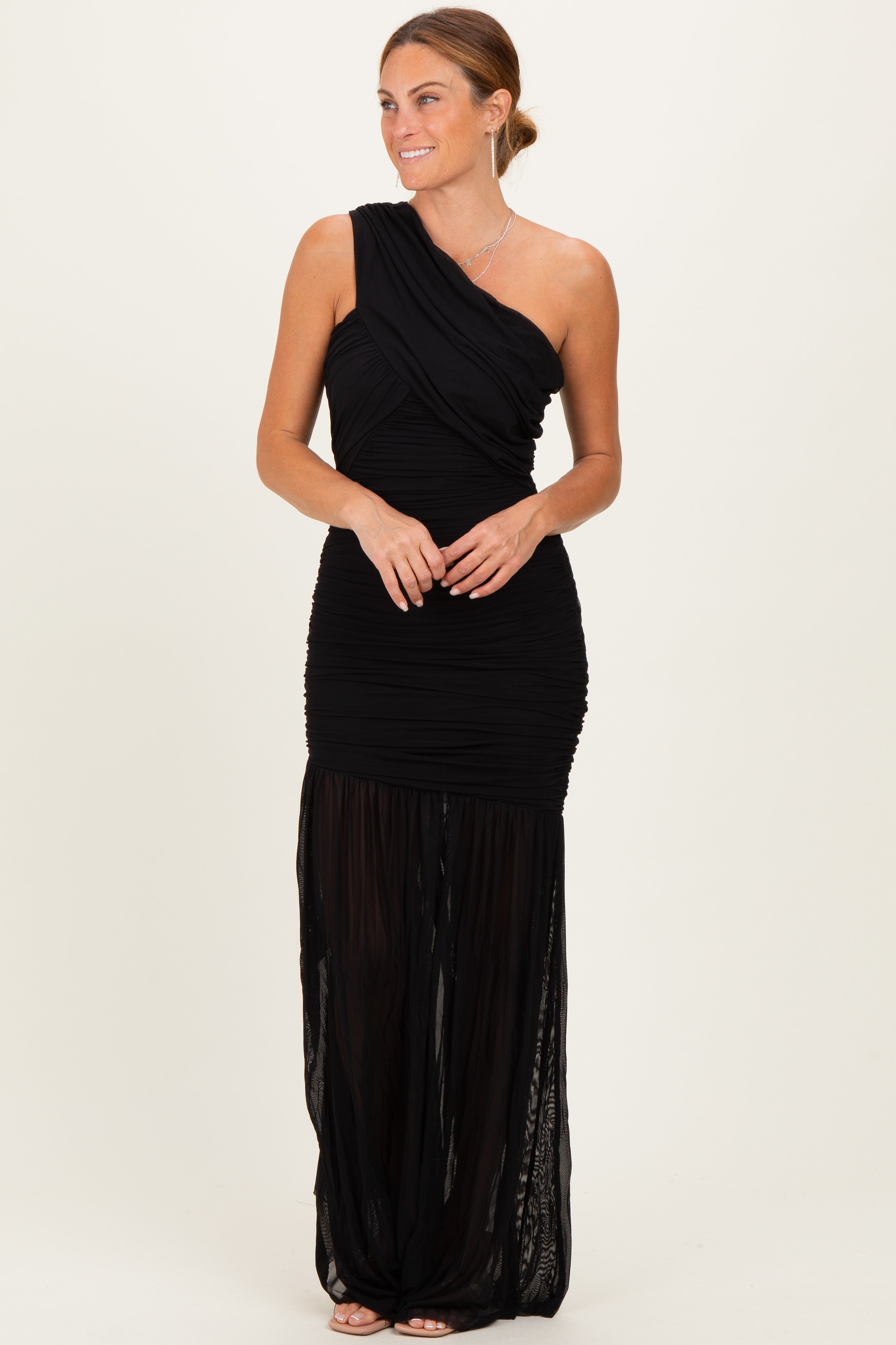 Umstandsmaxikleid aus Mesh mit One-Shoulder-Design und Raffung