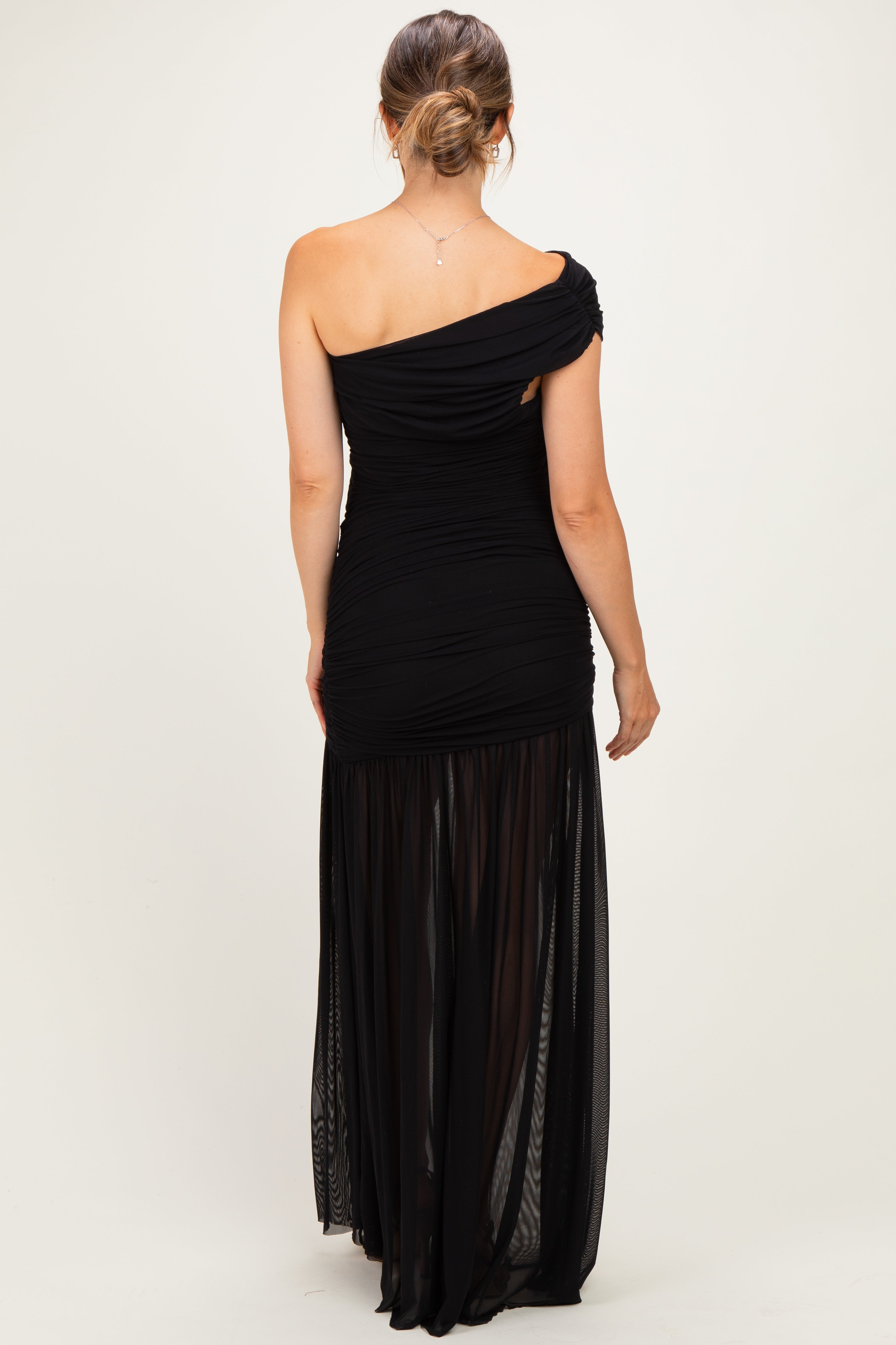 Umstandsmaxikleid aus Mesh mit One-Shoulder-Design und Raffung