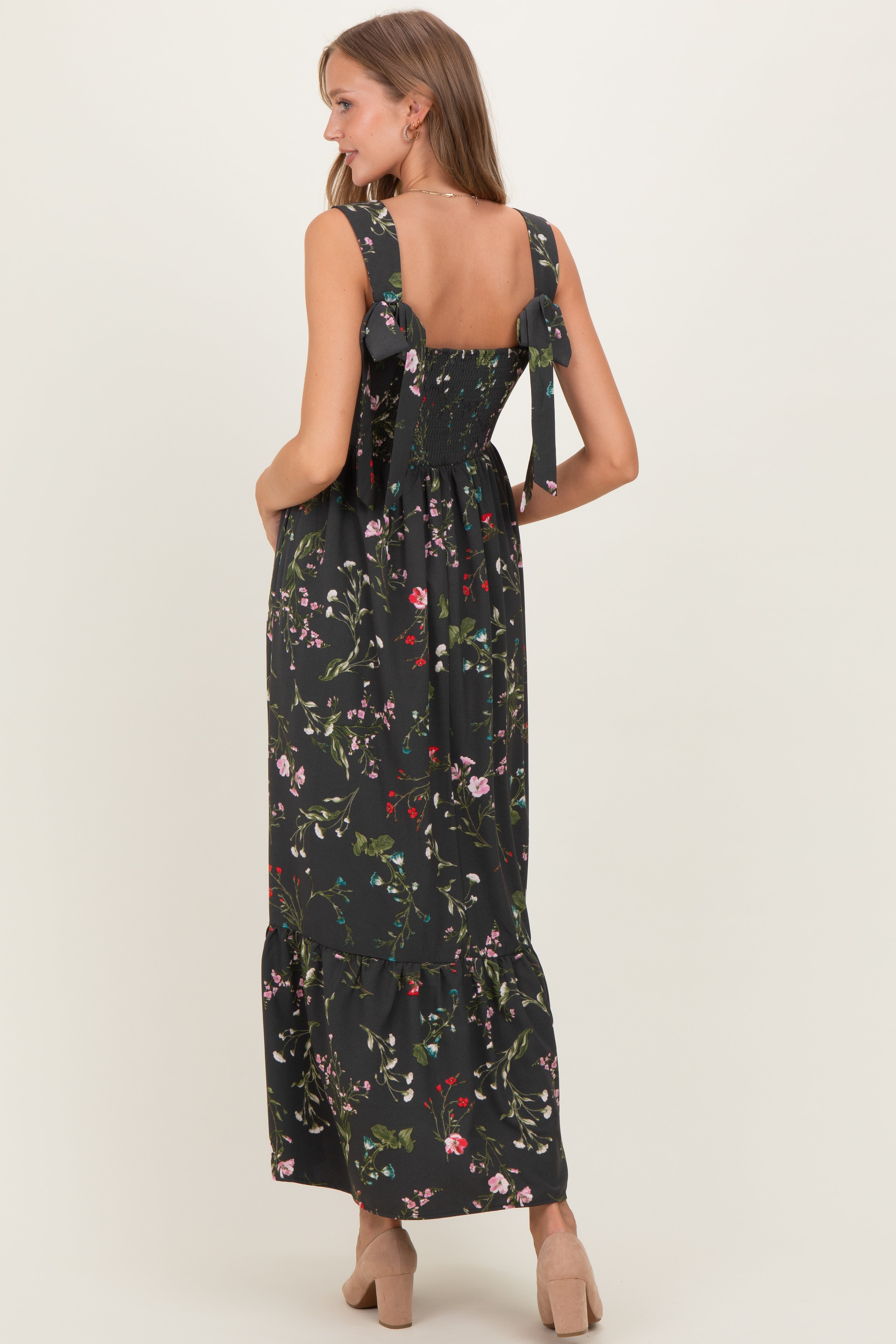 Umstandsmaxikleid in Waldgrün mit Blumenmuster und Schleifenträgern