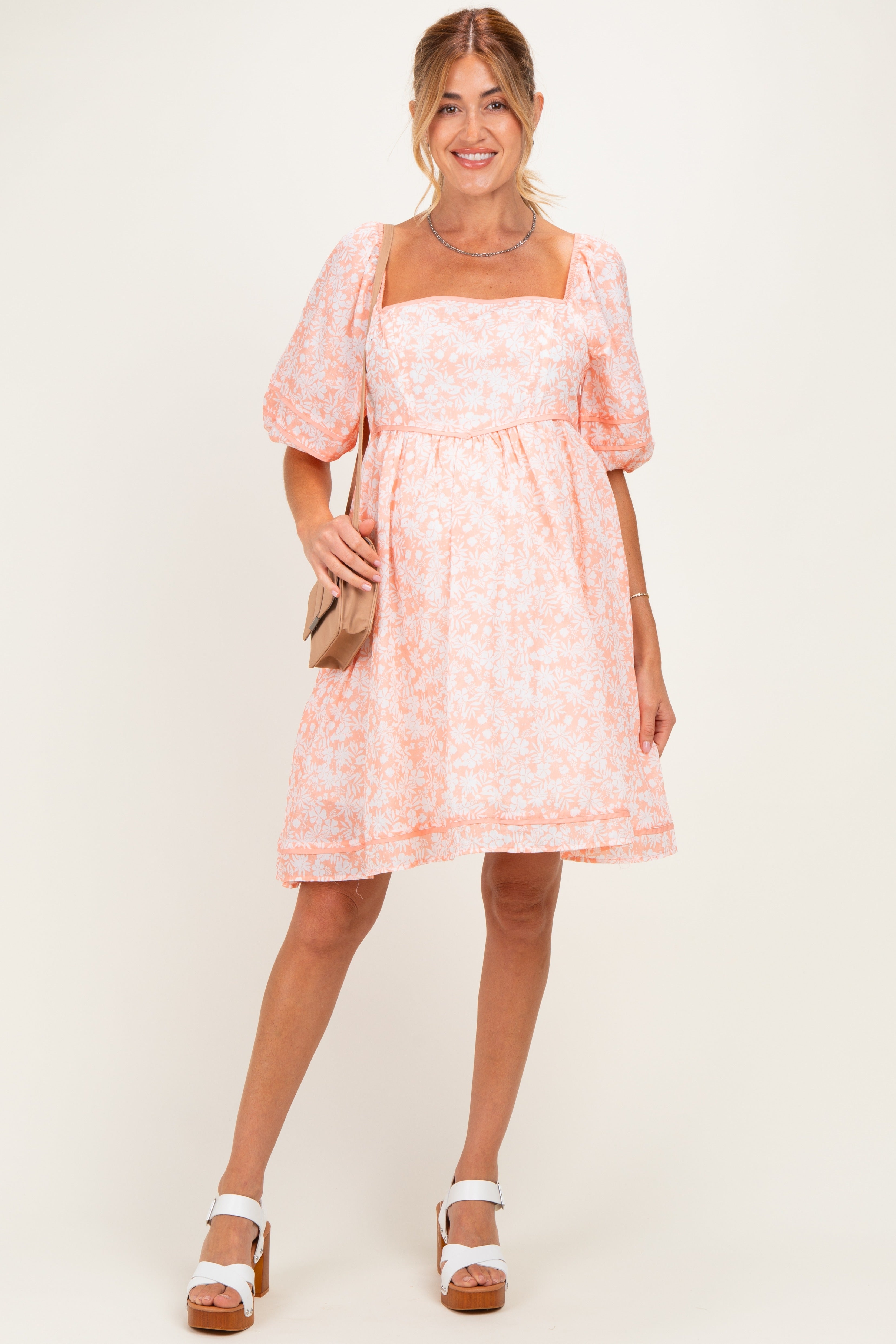 Umstands-Minikleid mit Blumenmuster und Kontrasteinfassung