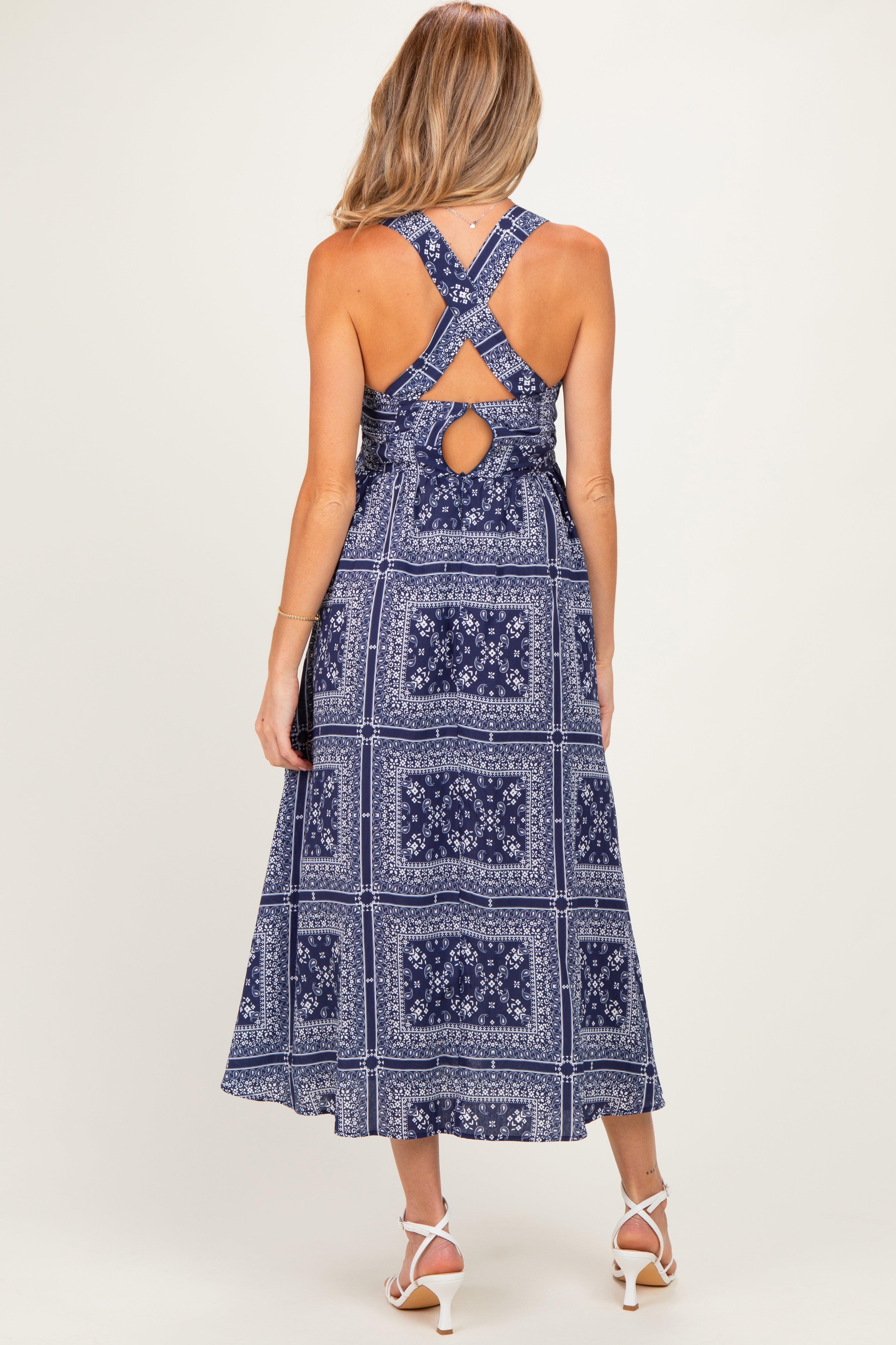 Umstandsmidikleid mit Bandana-Print und gekreuztem Rücken