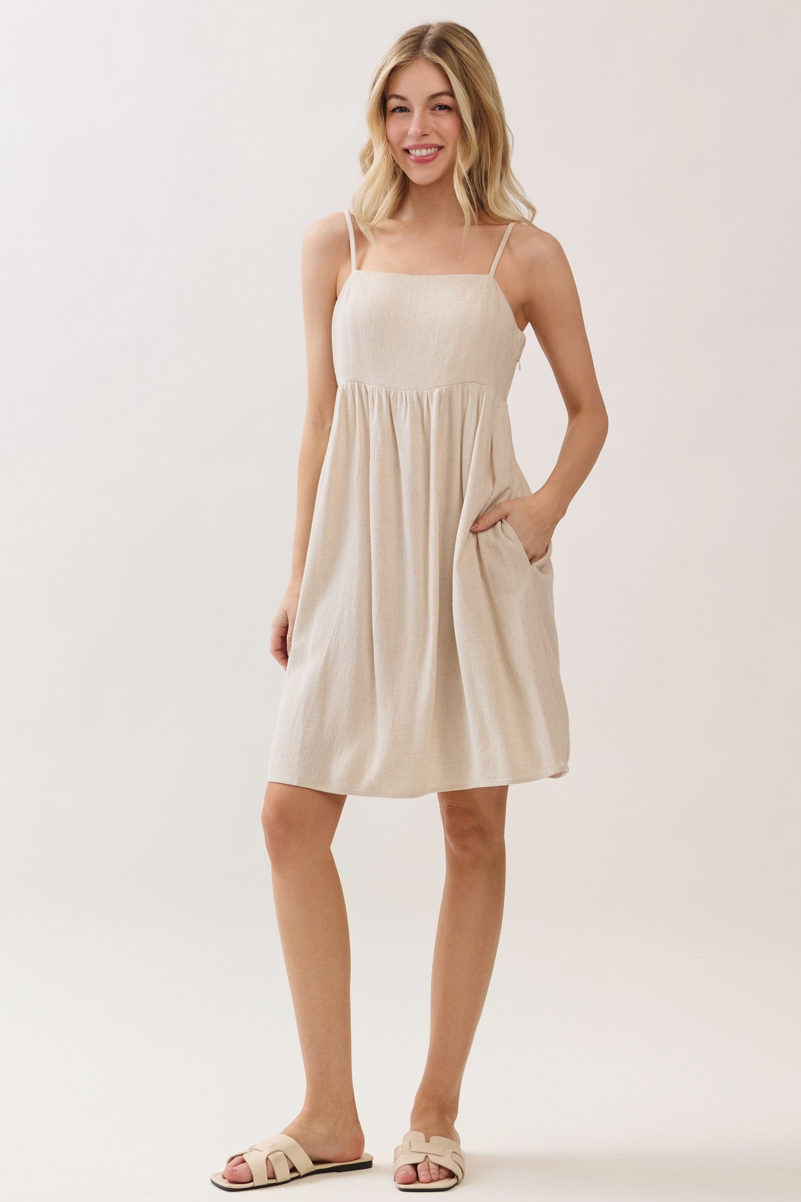 Umstands-Minikleid in Haferbeige aus Leinenmix mit Perlendetail