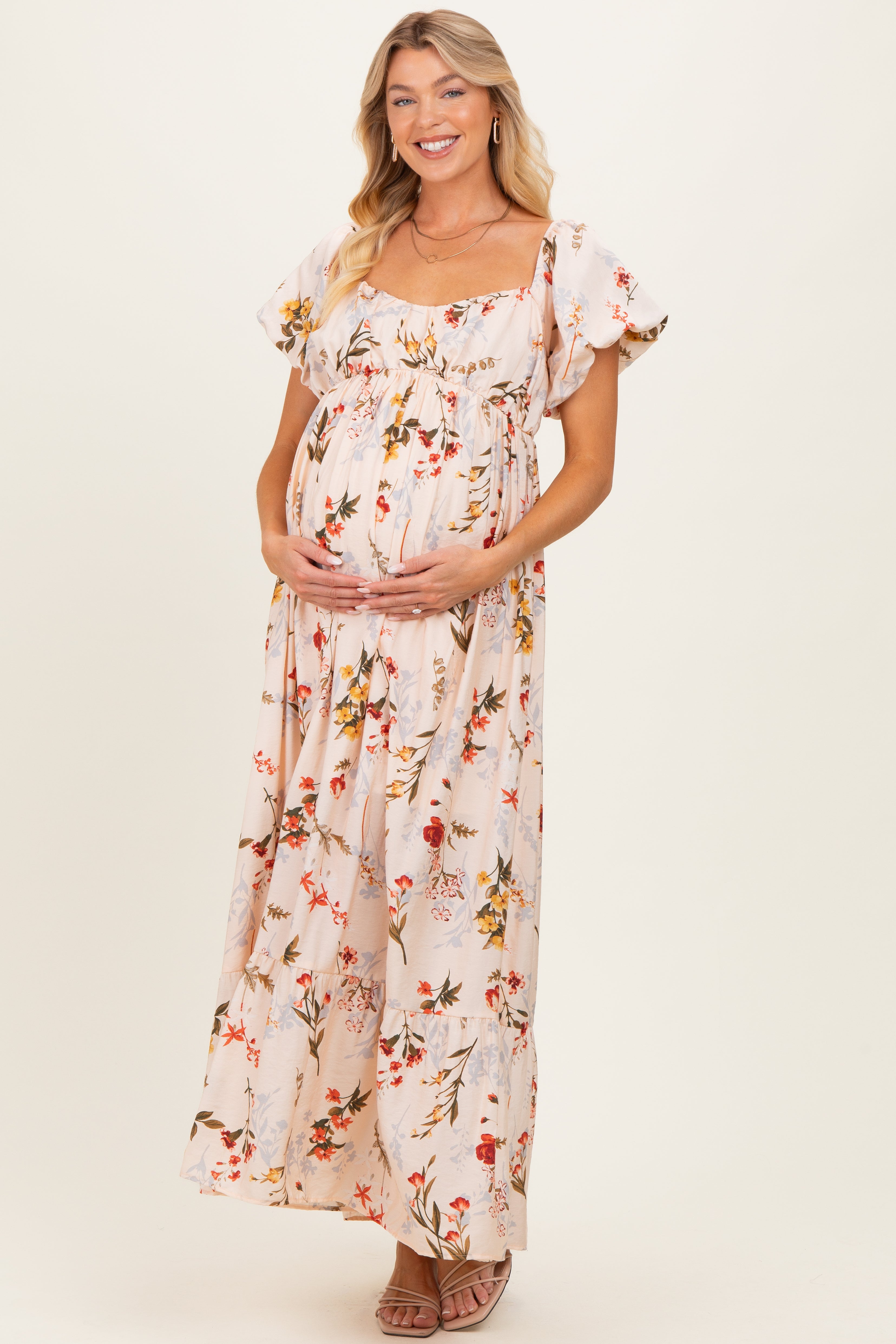 Florales Umstands-Maxikleid mit Puffärmeln in Creme