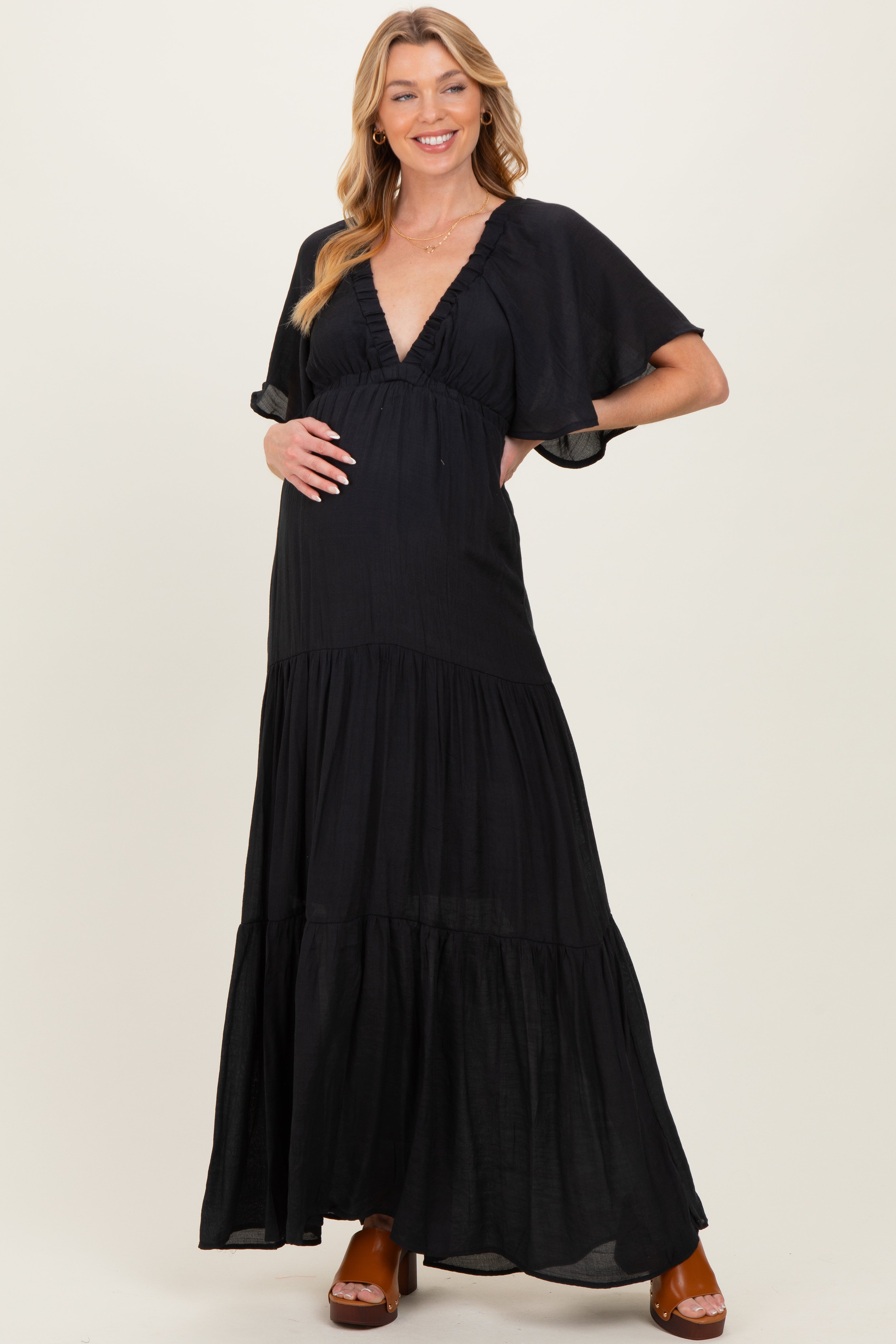 Umstandsmaxikleid mit Flatterärmeln und V-Ausschnitt in Schwarz