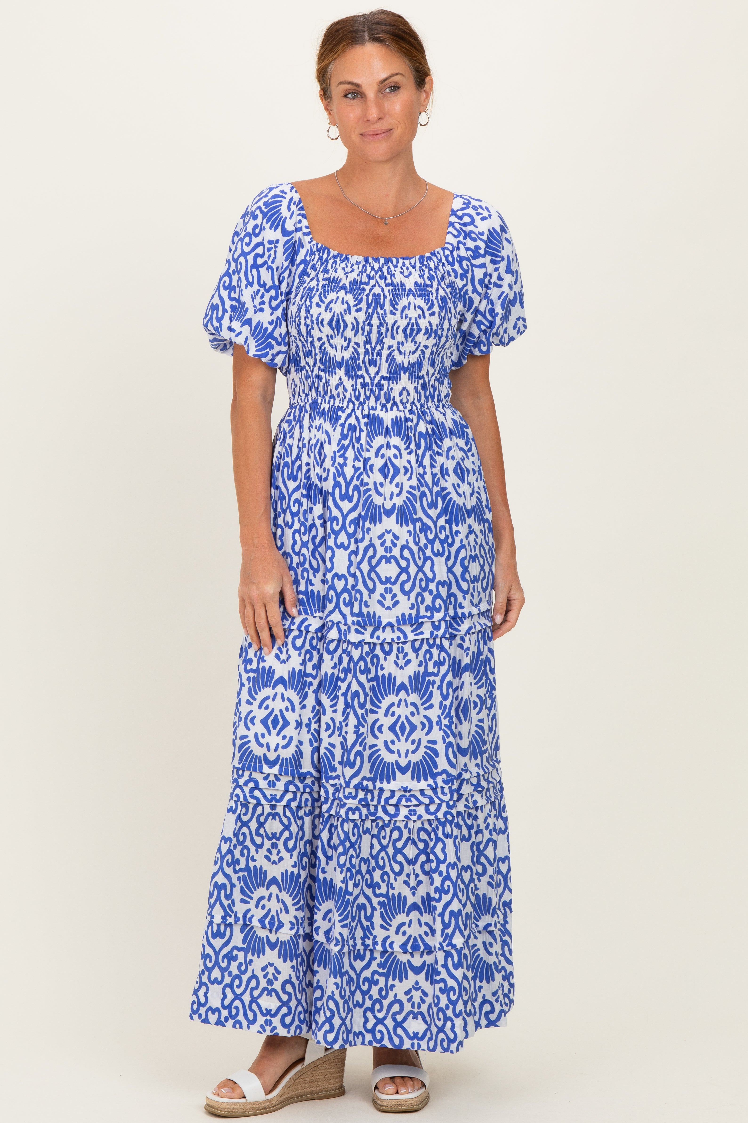 Gesmoktes Umstandsmaxikleid mit Print und Puffärmeln in Königsblau