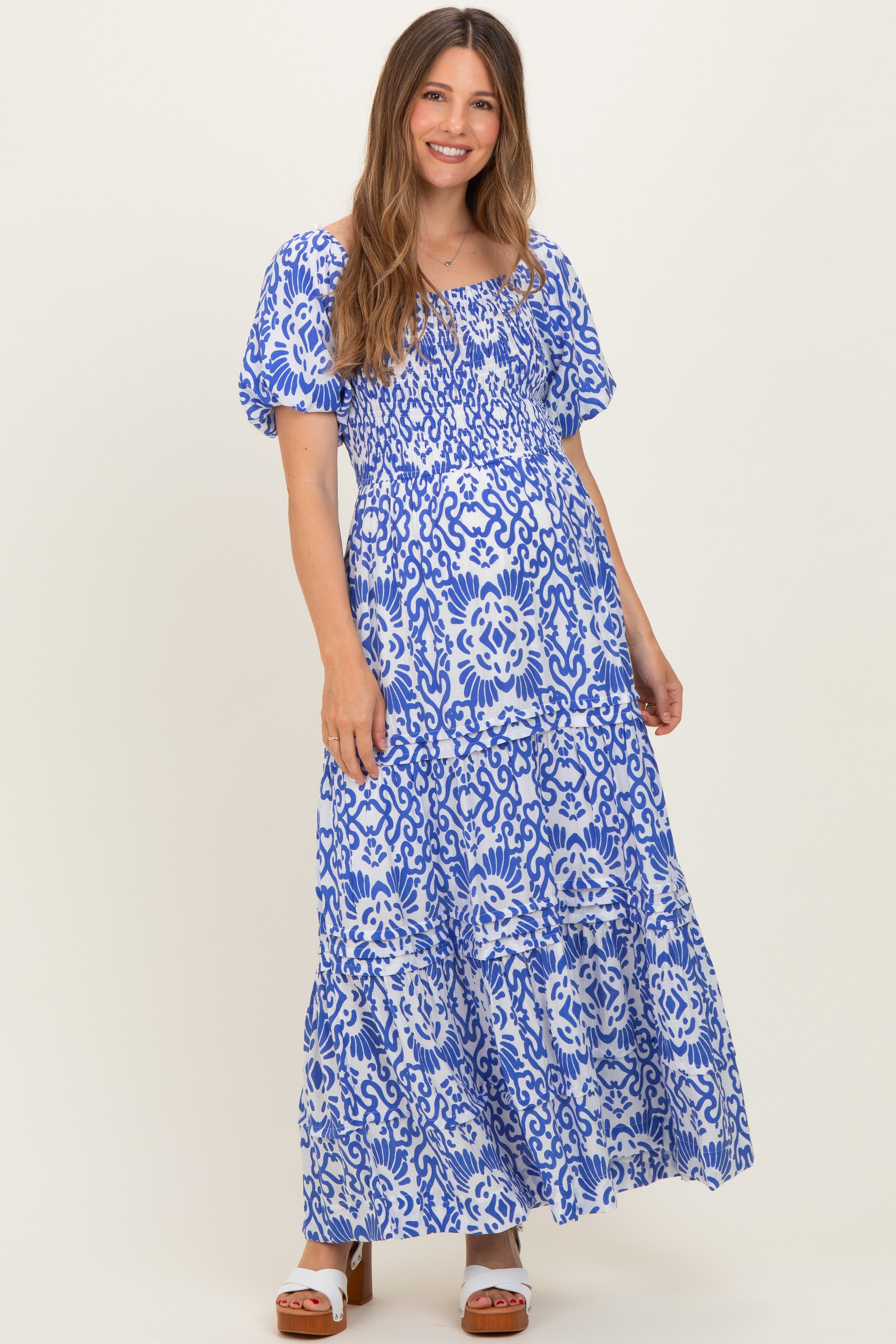 Gesmoktes Umstandsmaxikleid mit Print und Puffärmeln in Königsblau