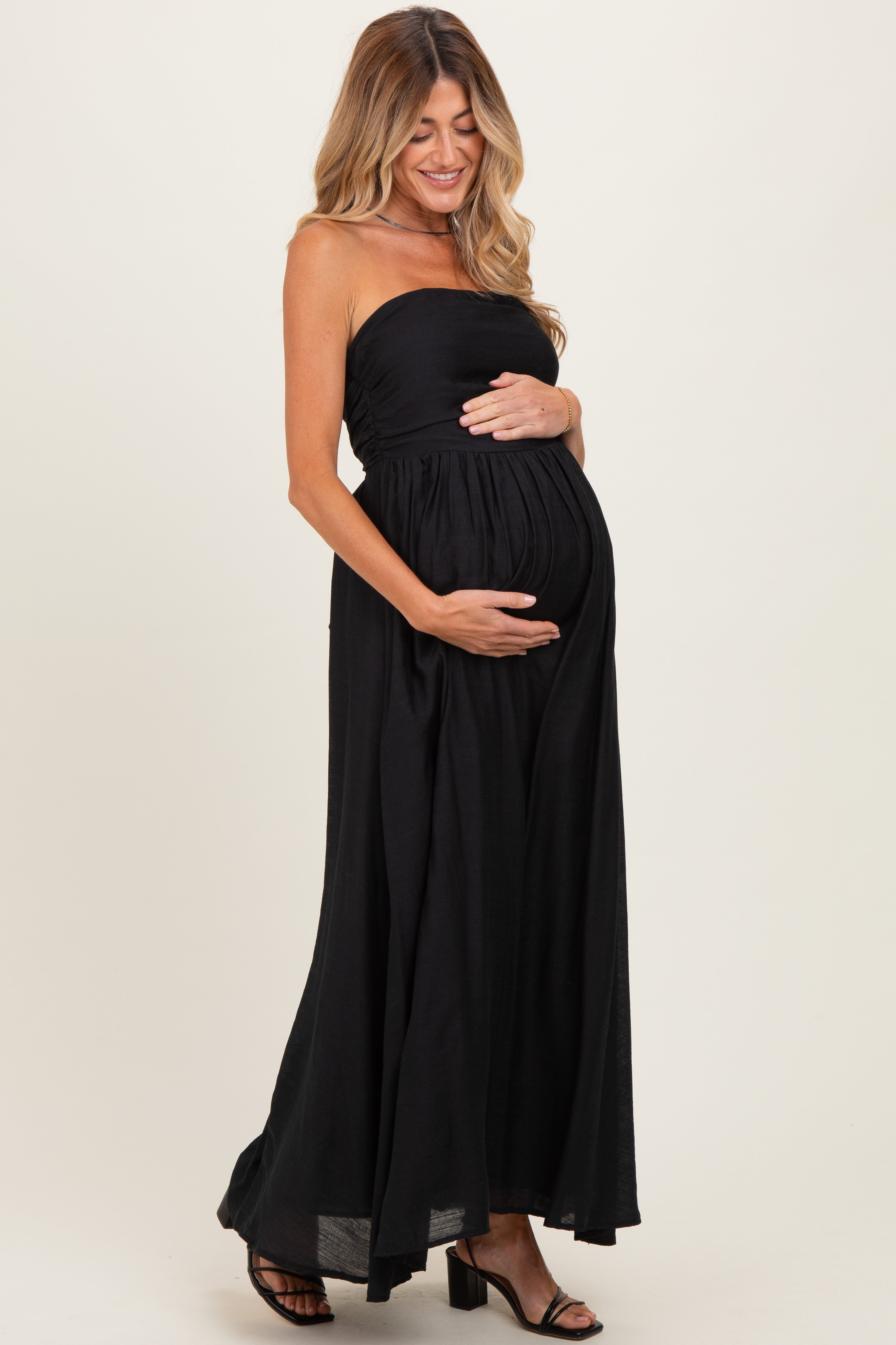 Trägerloses Umstandsmaxikleid mit Rückenschnürung