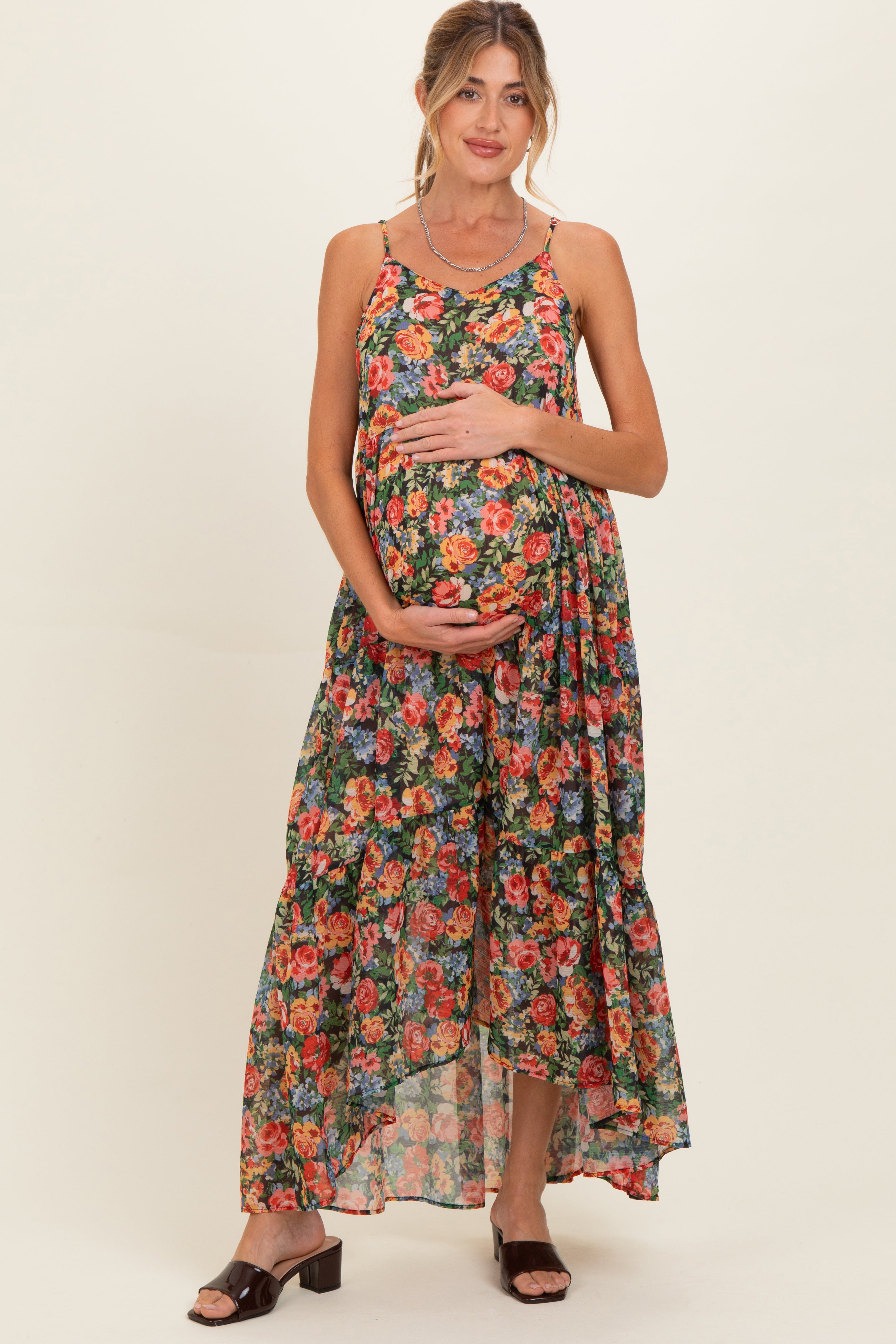 Schwarzes Umstands-Maxikleid mit Blumenprint, V-Ausschnitt und Stufenrock