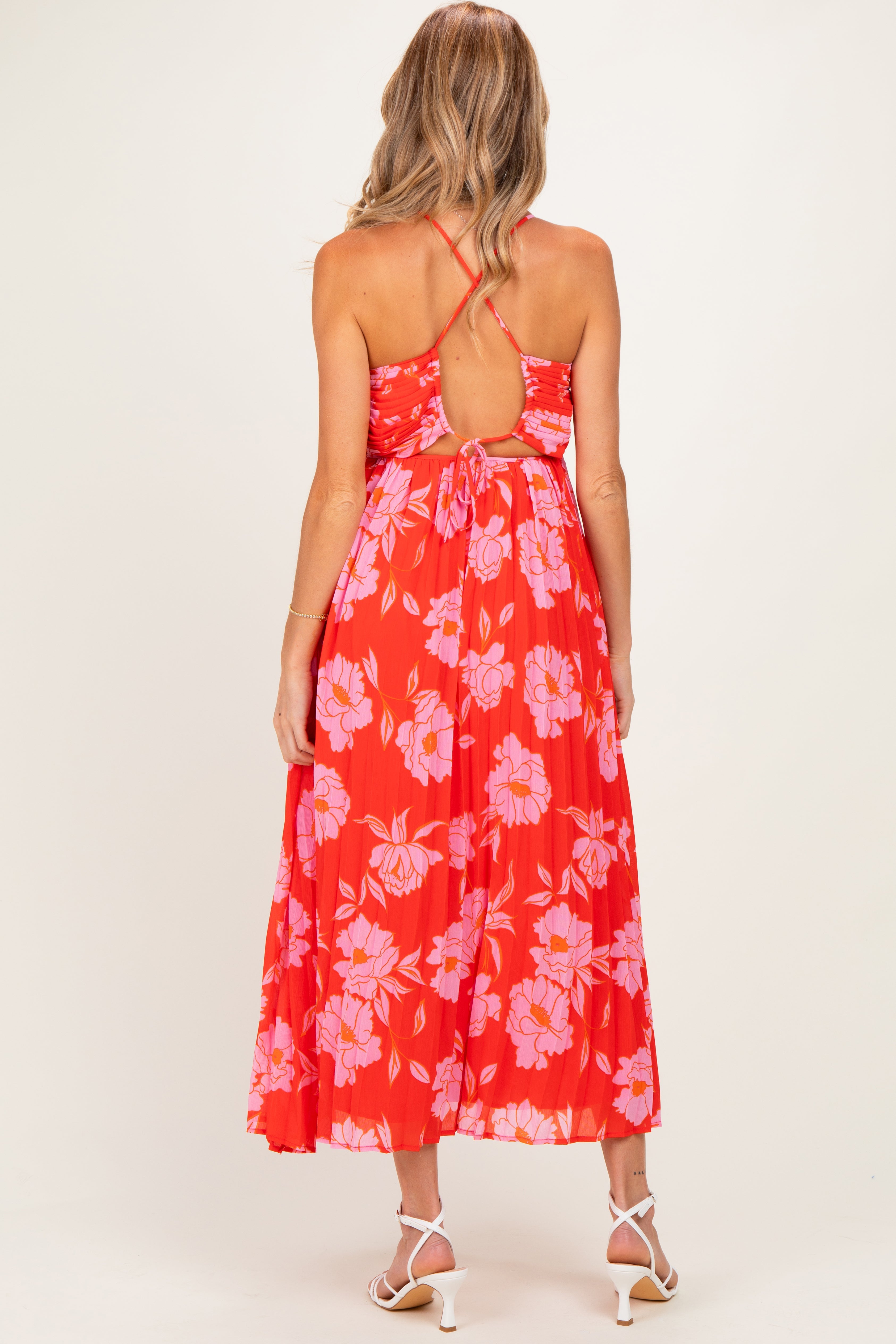 Umstands-Midikleid mit Blumenmuster, Plisseefalten und Cut-out-Rücken in Rot