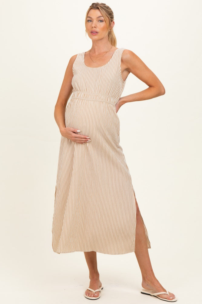Ärmelloses Umstands-Maxikleid in Beige mit Streifen und Cut-out