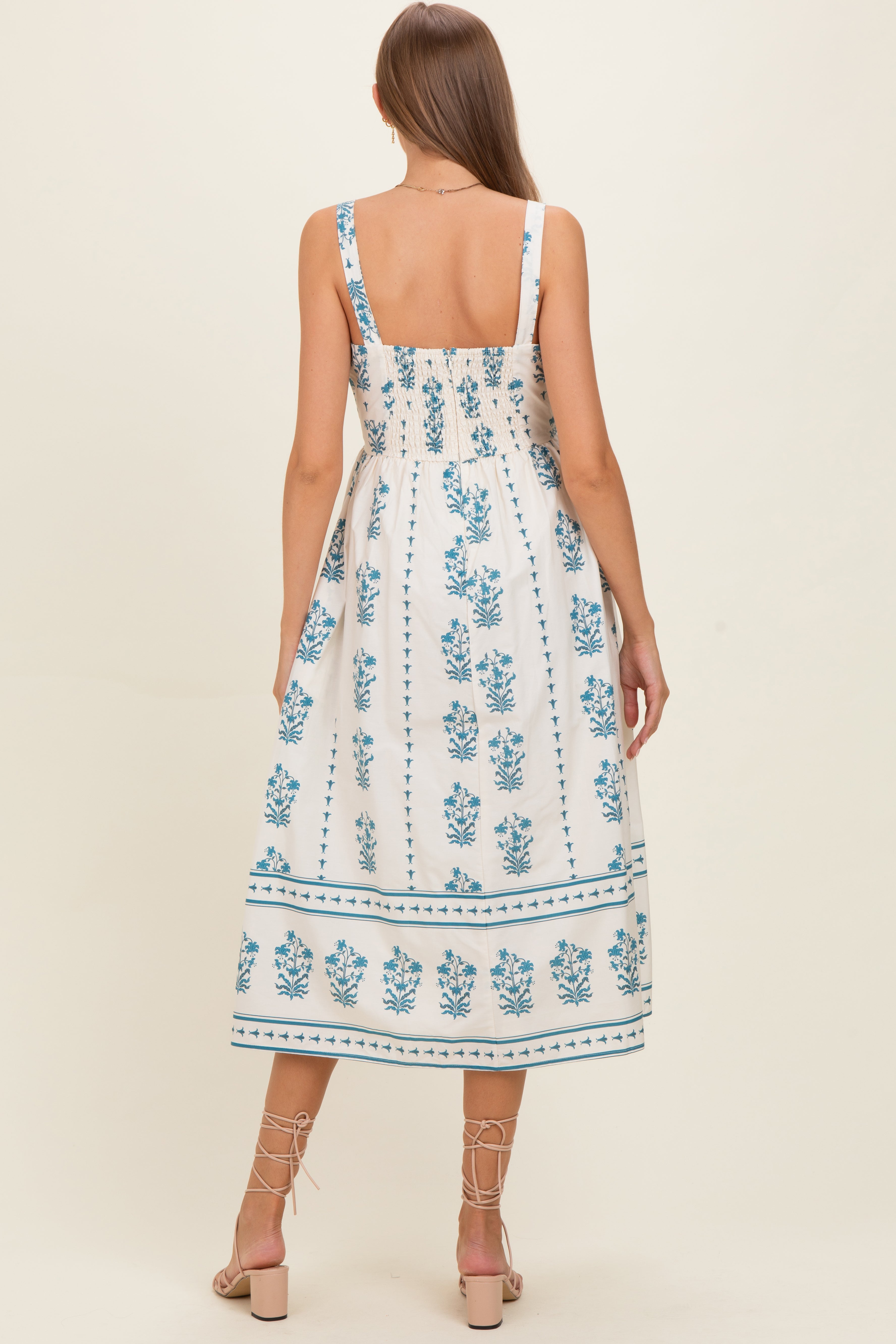 Cremefarbenes geblümtes Umstands-Midikleid mit Karree-Ausschnitt