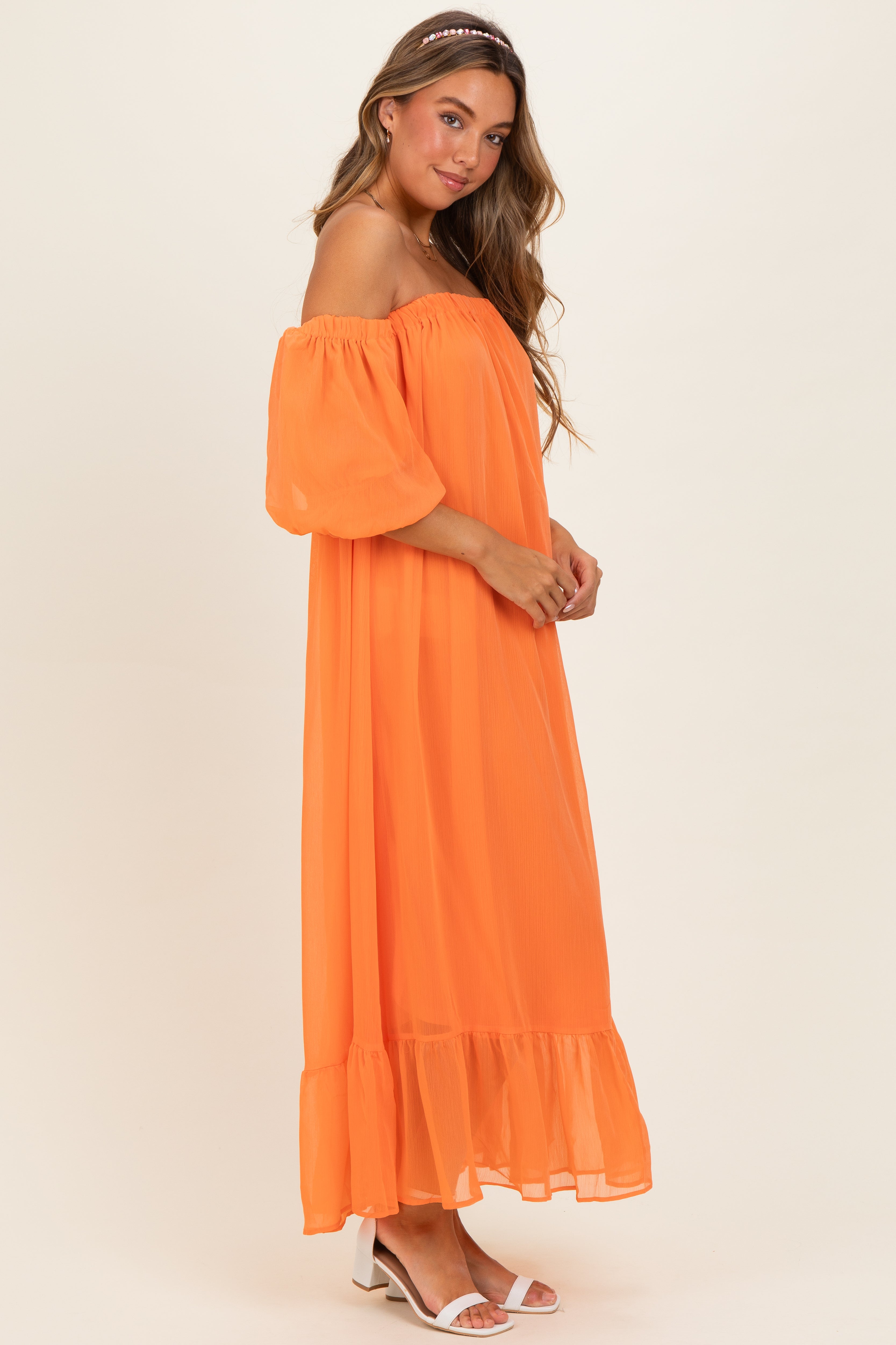 Oranges Umstands-Maxikleid aus Chiffon mit Off-Shoulder-Ausschnitt