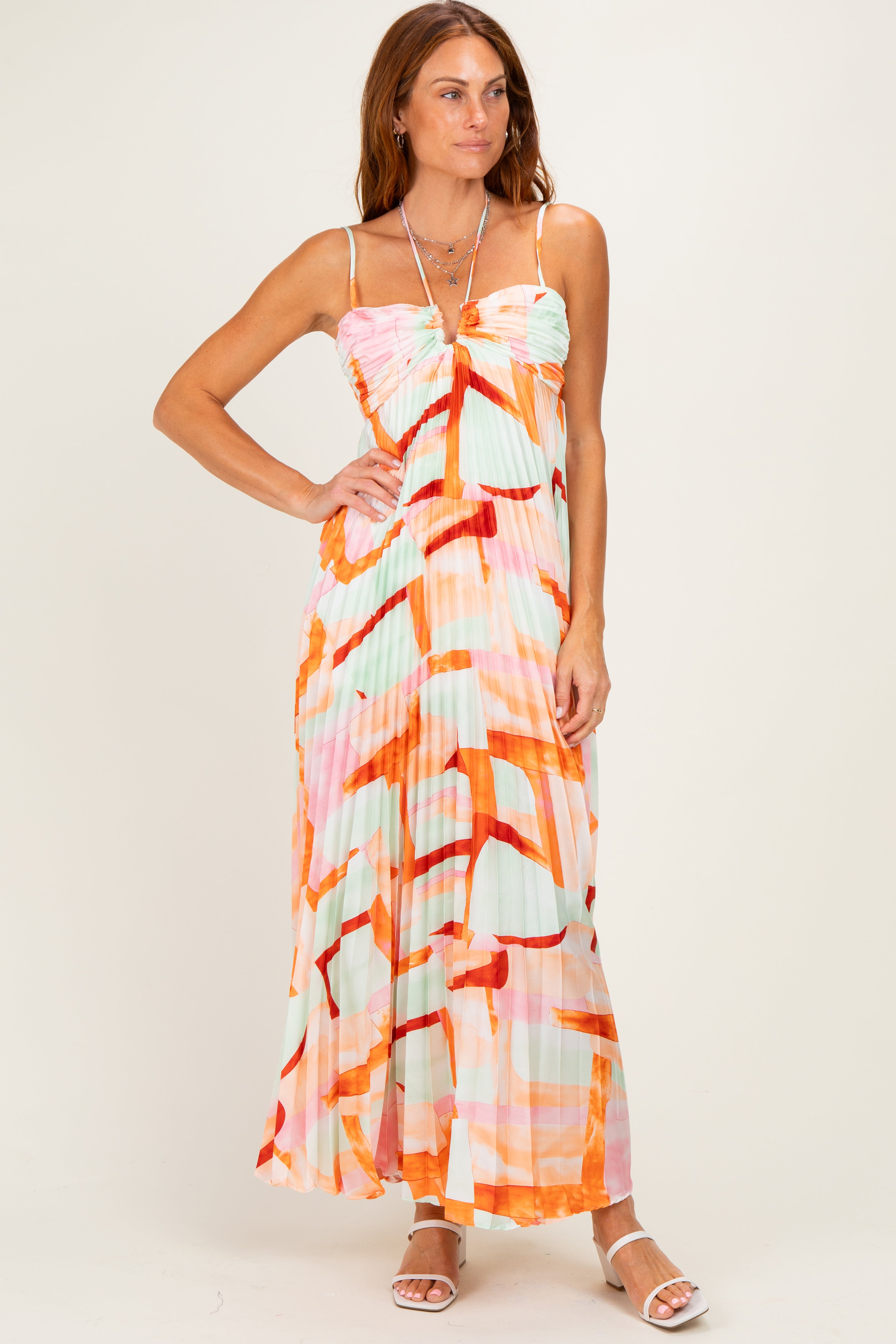 Plissiertes Umstands-Maxikleid mit Neckholder und Cut-out in Multicolor