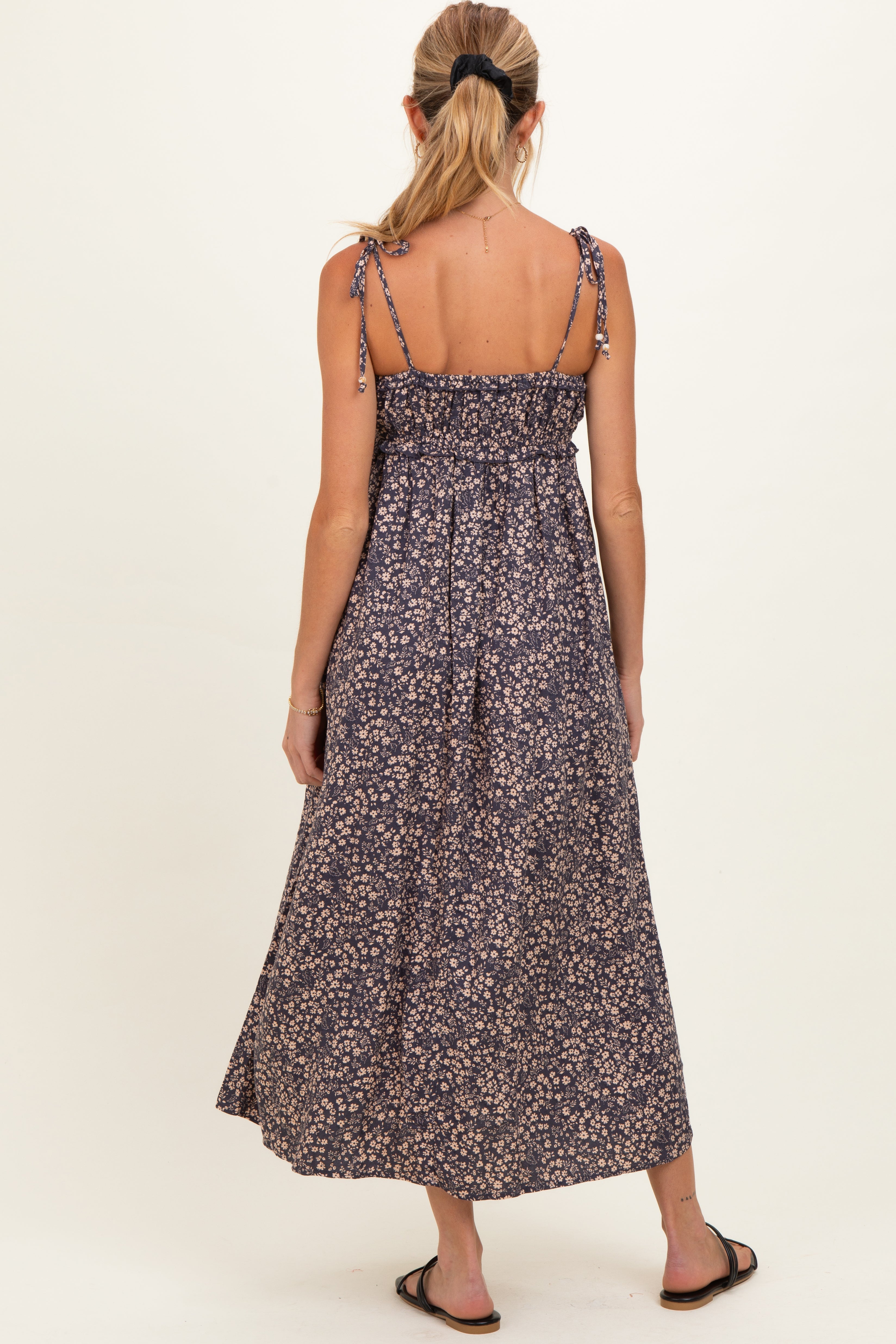 Violettes Umstands-Maxikleid mit Print-Detail
