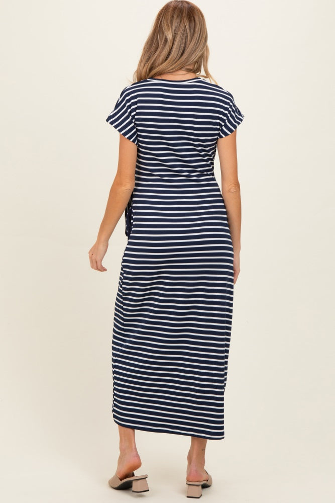 Umstands-Midikleid in Marineblau mit Streifen und seitlichem Bindeband