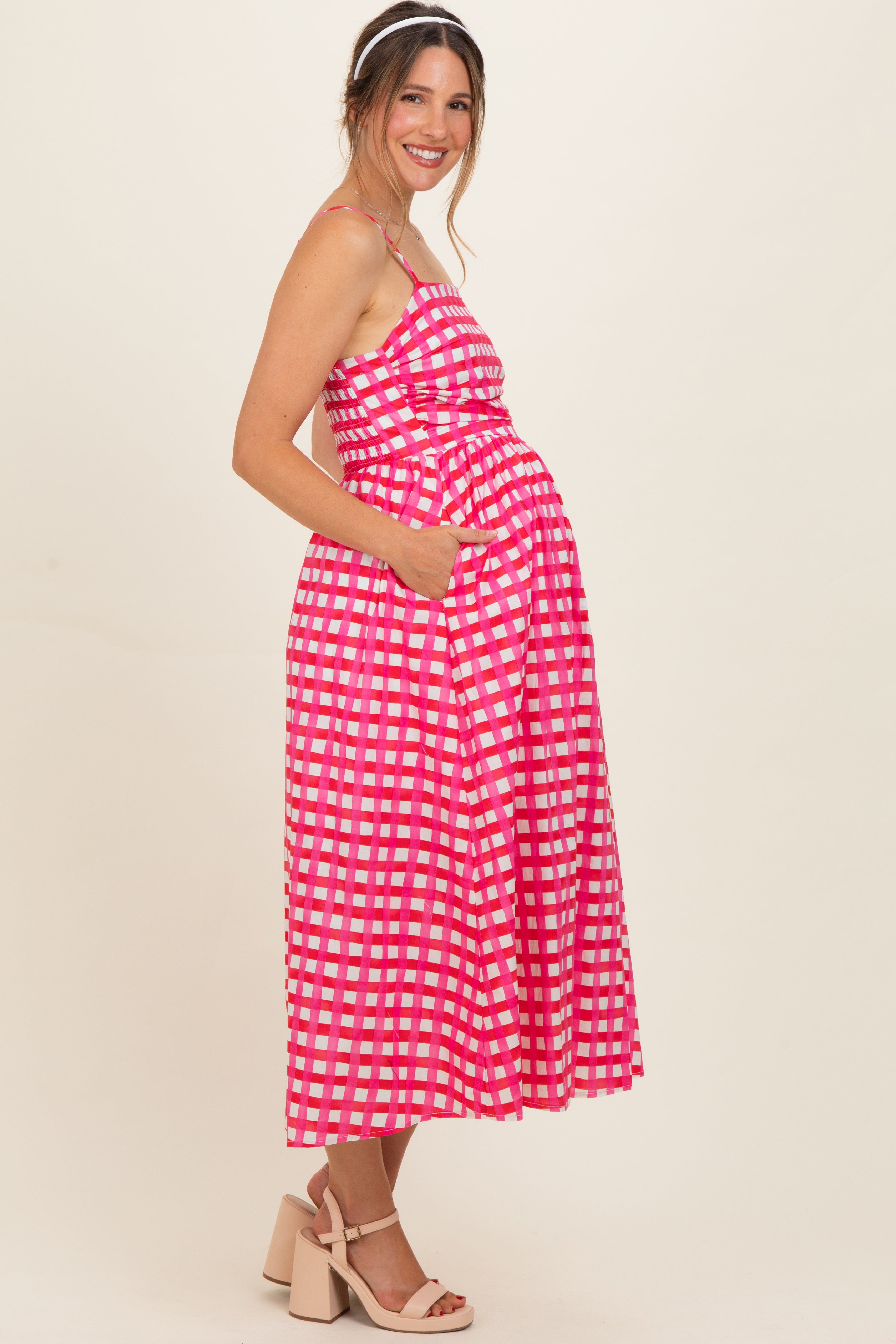 Pinkfarbenes Umstands-Midikleid mit Karomuster