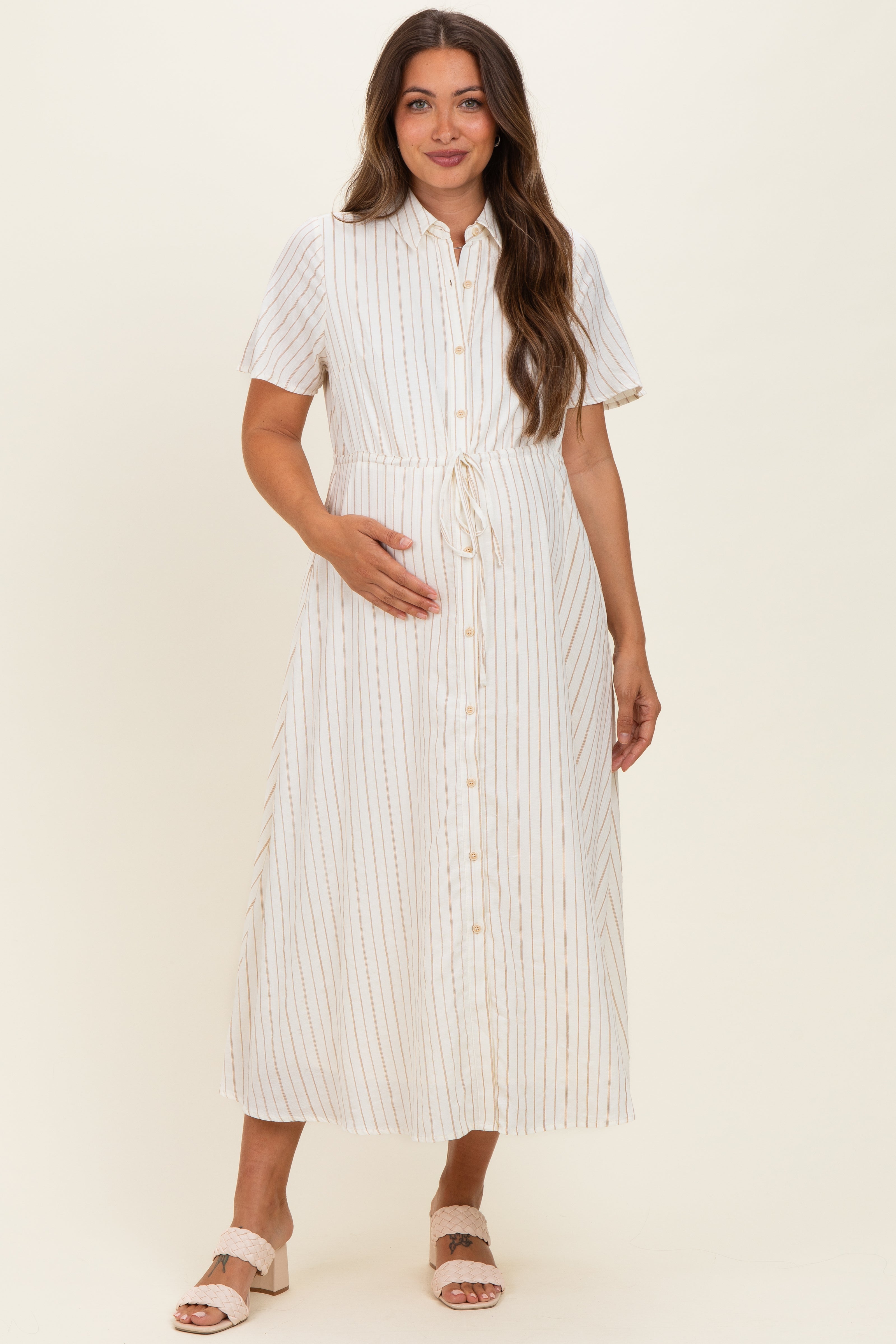Elfenbeinfarbenes gestreiftes Umstands-Hemdblusenkleid mit Taillenband