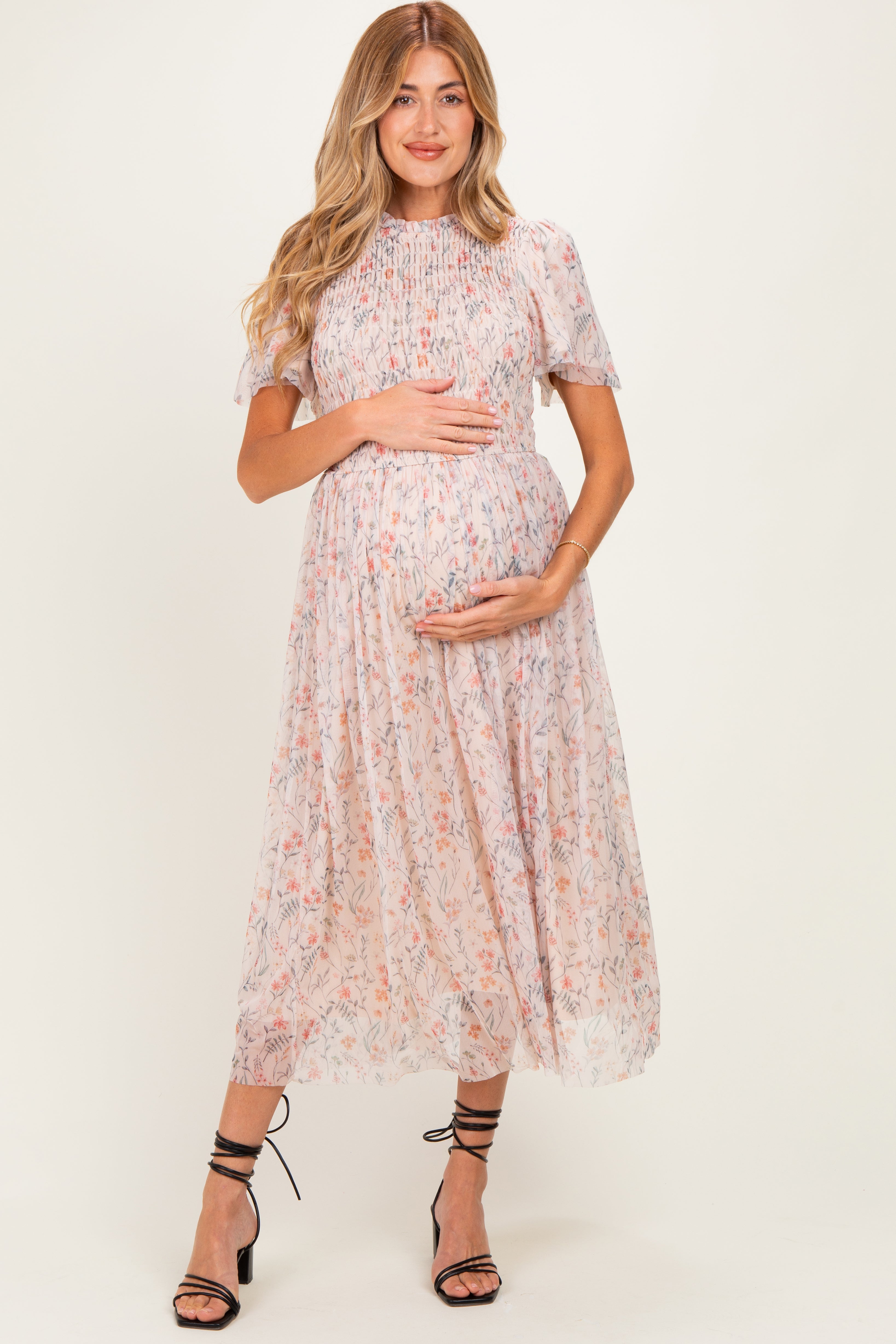 Umstands-Midikleid mit Blumenmuster und Smok-Detail in Creme
