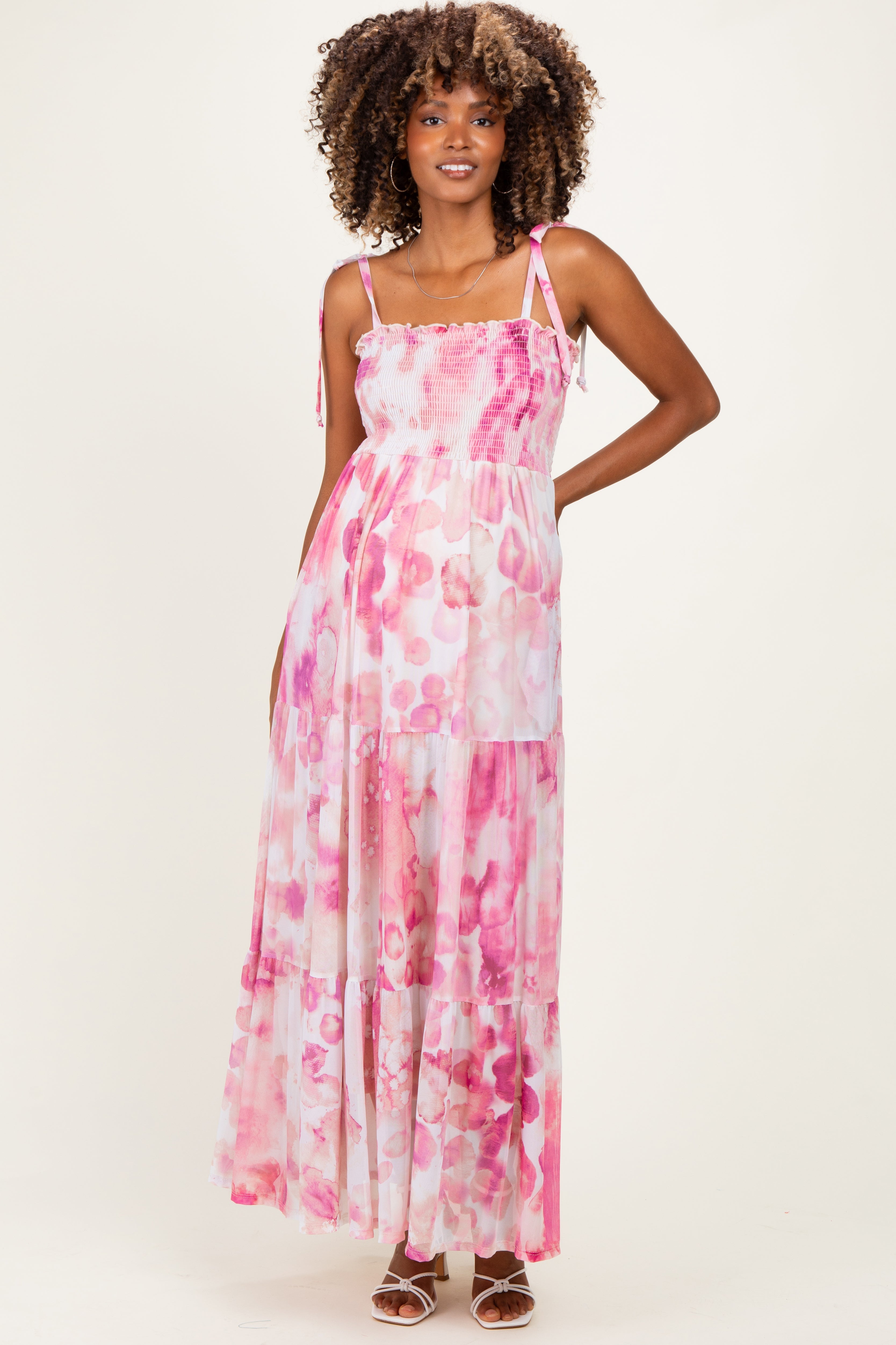 Ärmelloses Umstands-Maxikleid mit Stufenrock in Rosa