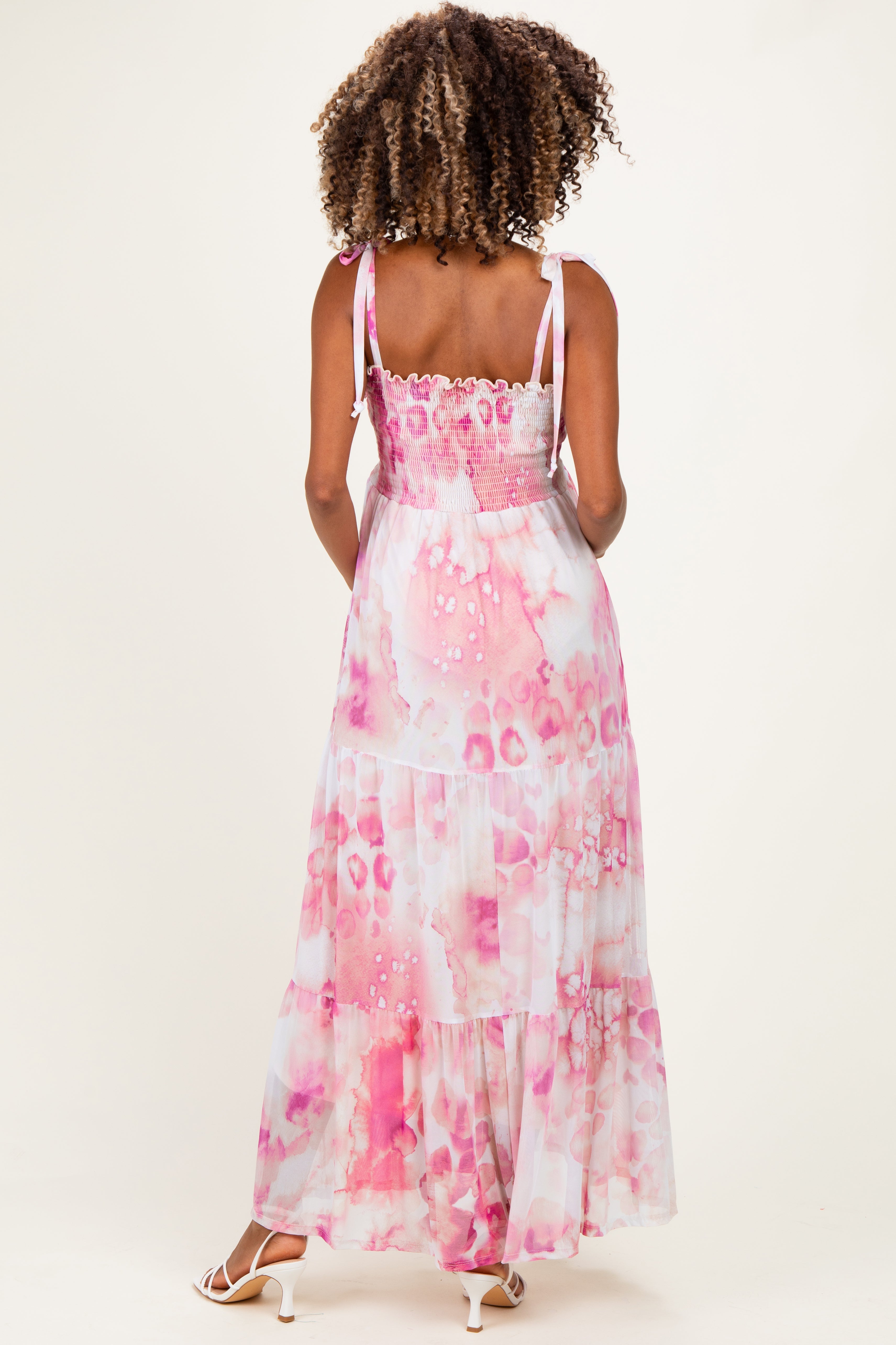 Ärmelloses Umstands-Maxikleid mit Stufenrock in Rosa