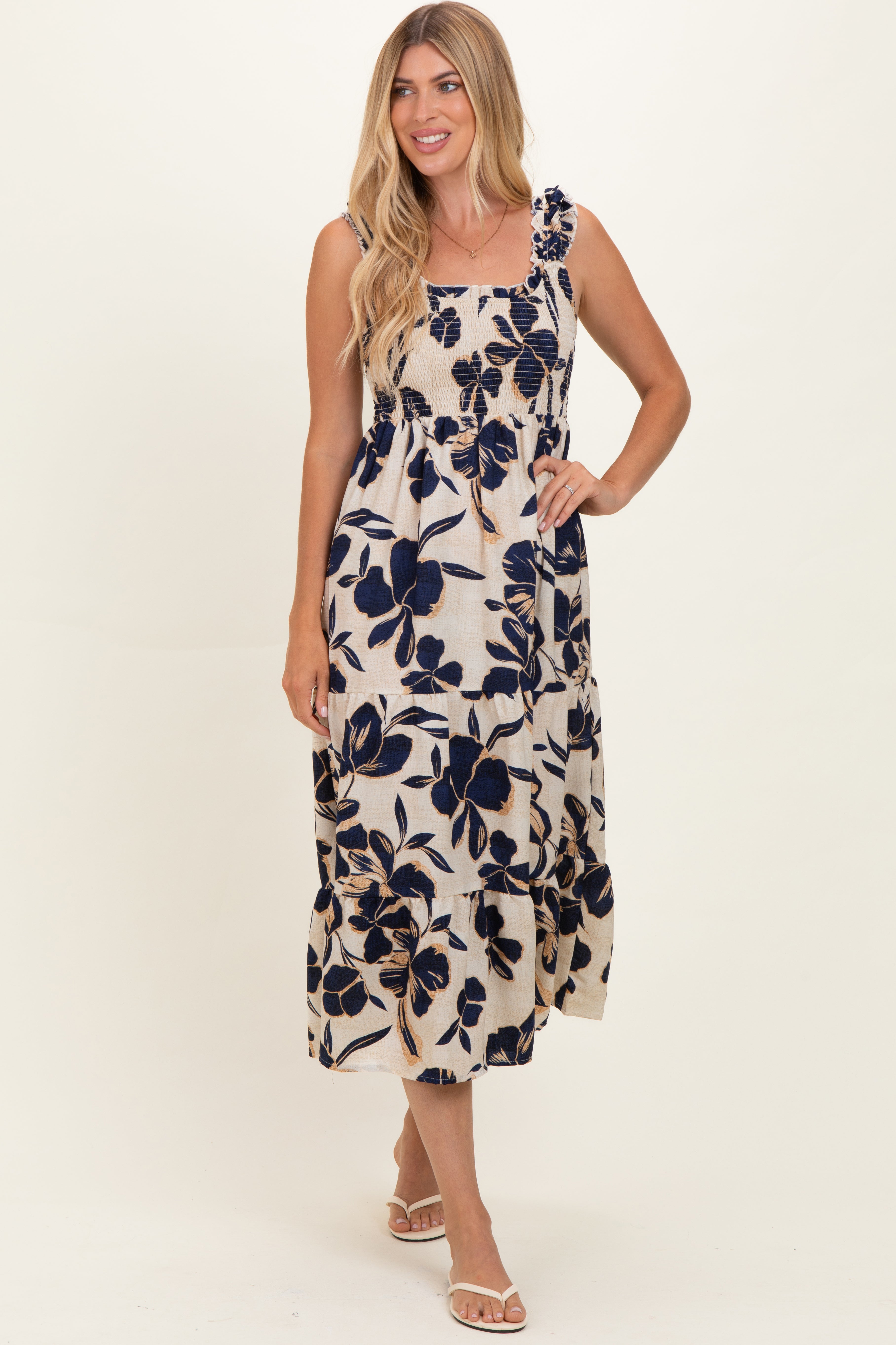 Umstands-Midikleid in Marineblau mit Blumenmuster, Smok-Design und Stufenrock