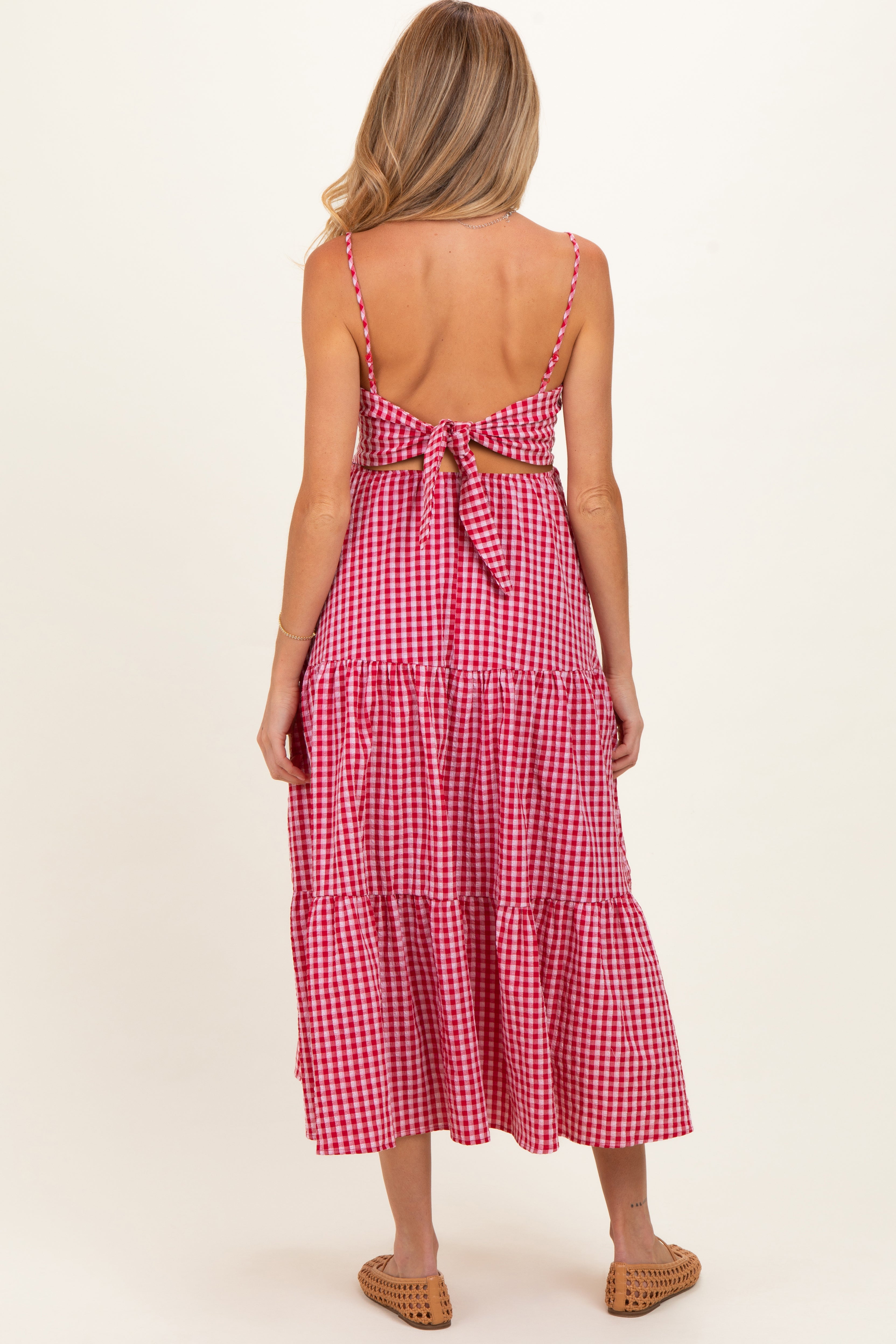 Umstands-Maxikleid in Rot mit Gingham-Karo, Cut-out, Rückenbindung und Stufenrock