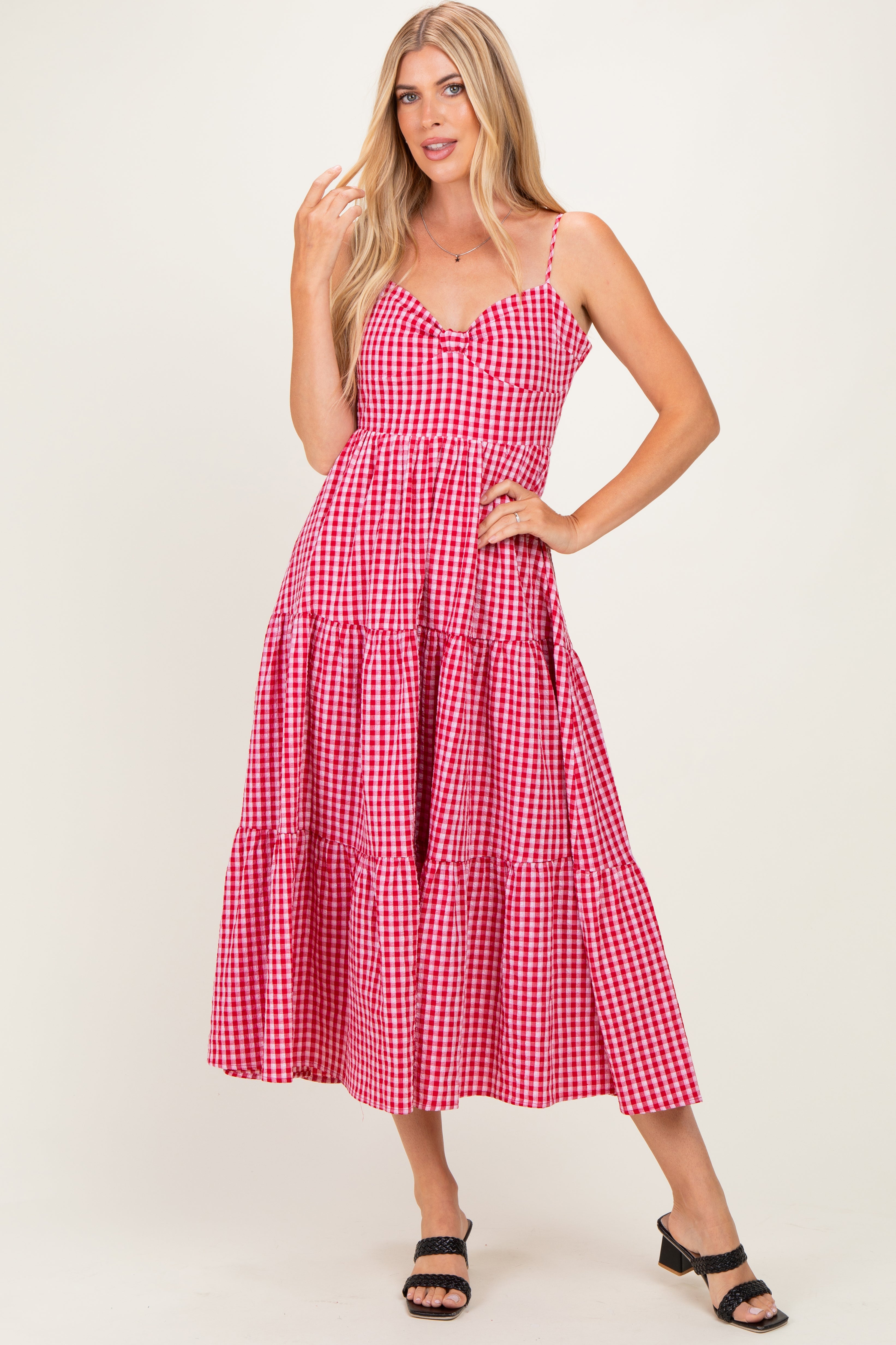 Umstands-Maxikleid in Rot mit Gingham-Karo, Cut-out, Rückenbindung und Stufenrock