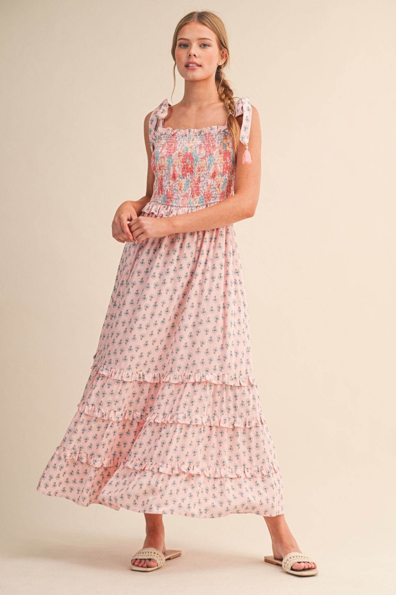 Gesmoktes Umstands-Midikleid in Rosa-Pfirsich mit Blumenprint