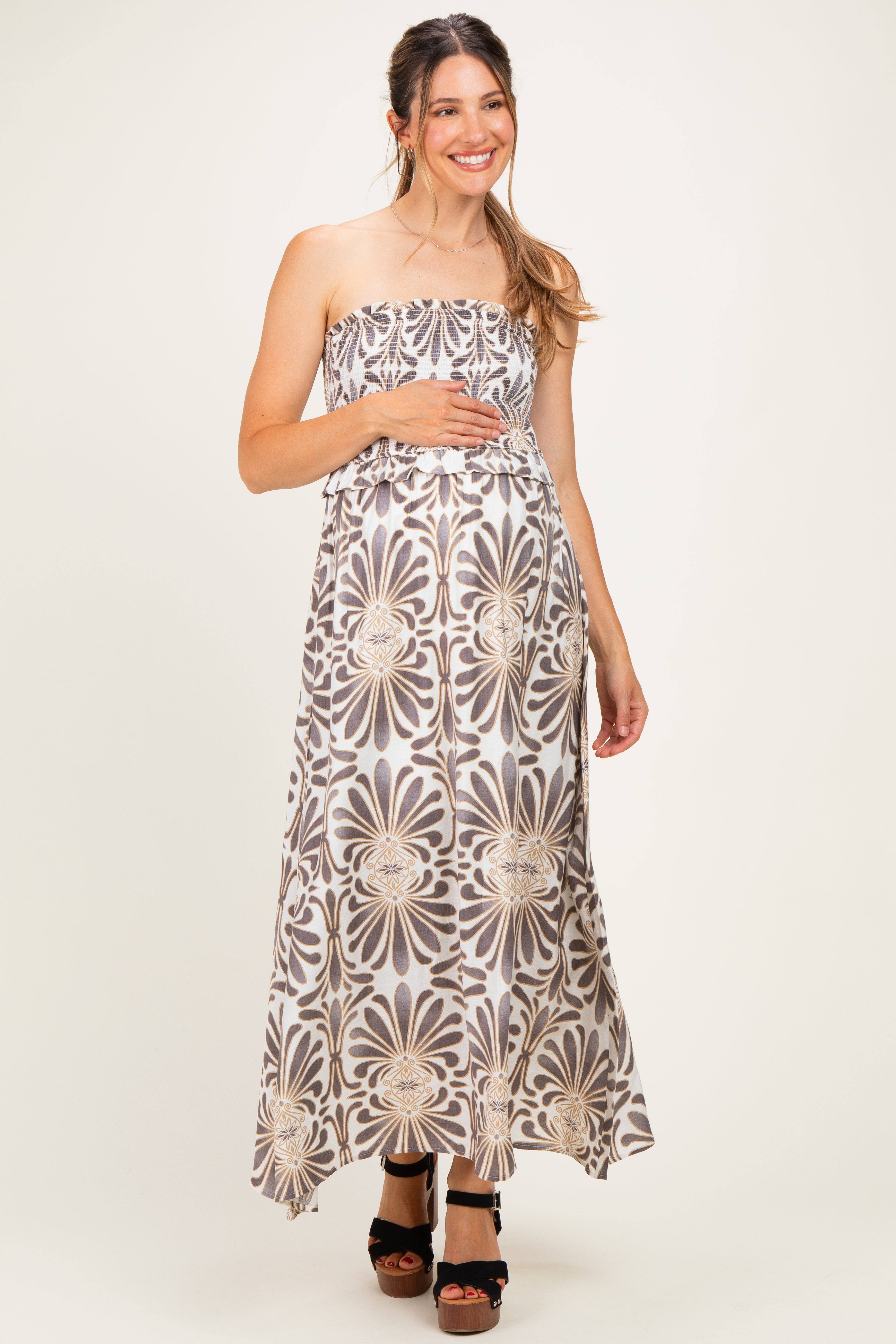 Schulterfreies Umstands-Midikleid mit Smok-Oberteil und Damastdruck