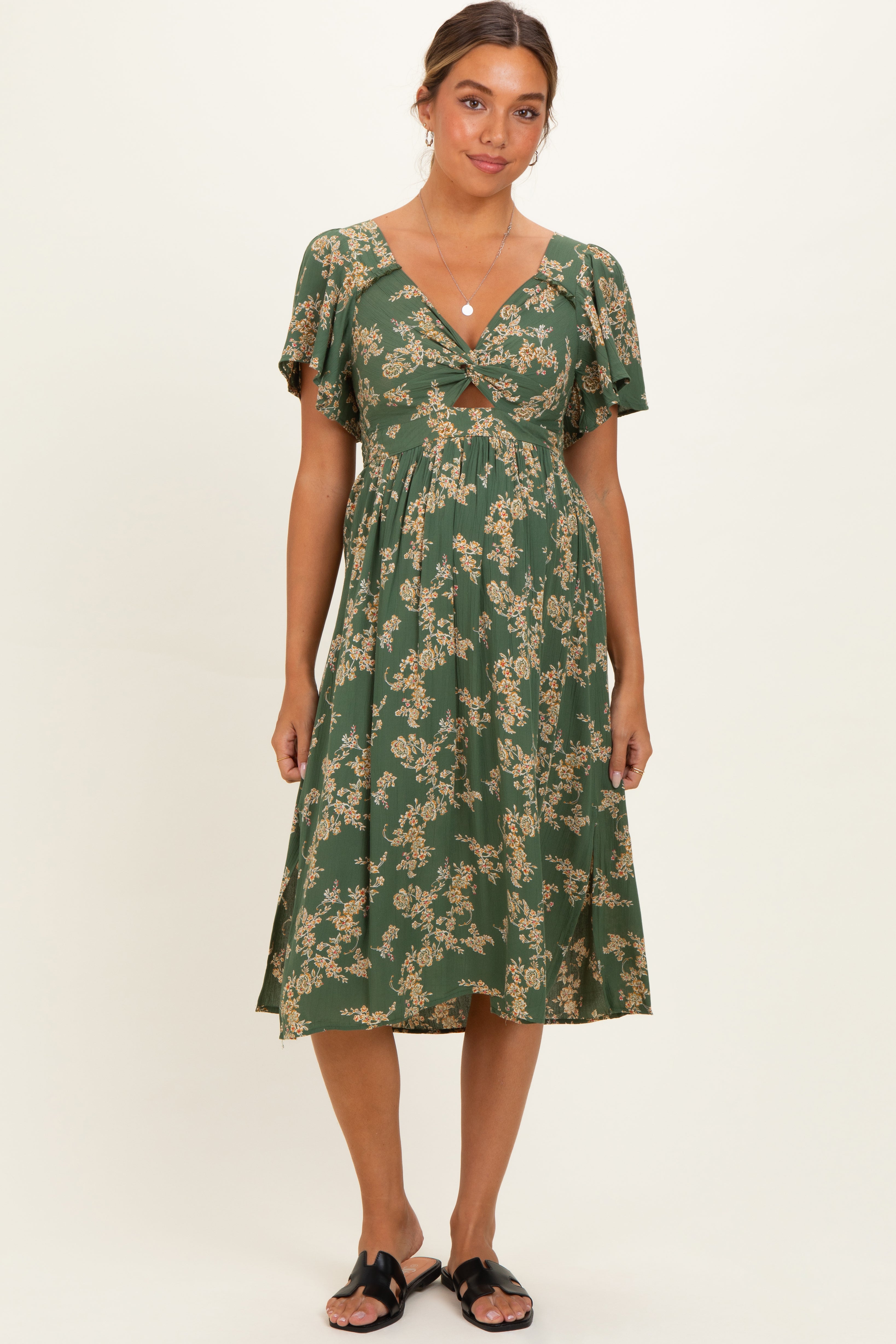 Umstands-Midikleid in Oliv mit Blumenmuster, V-Ausschnitt und Twist-Detail vorne