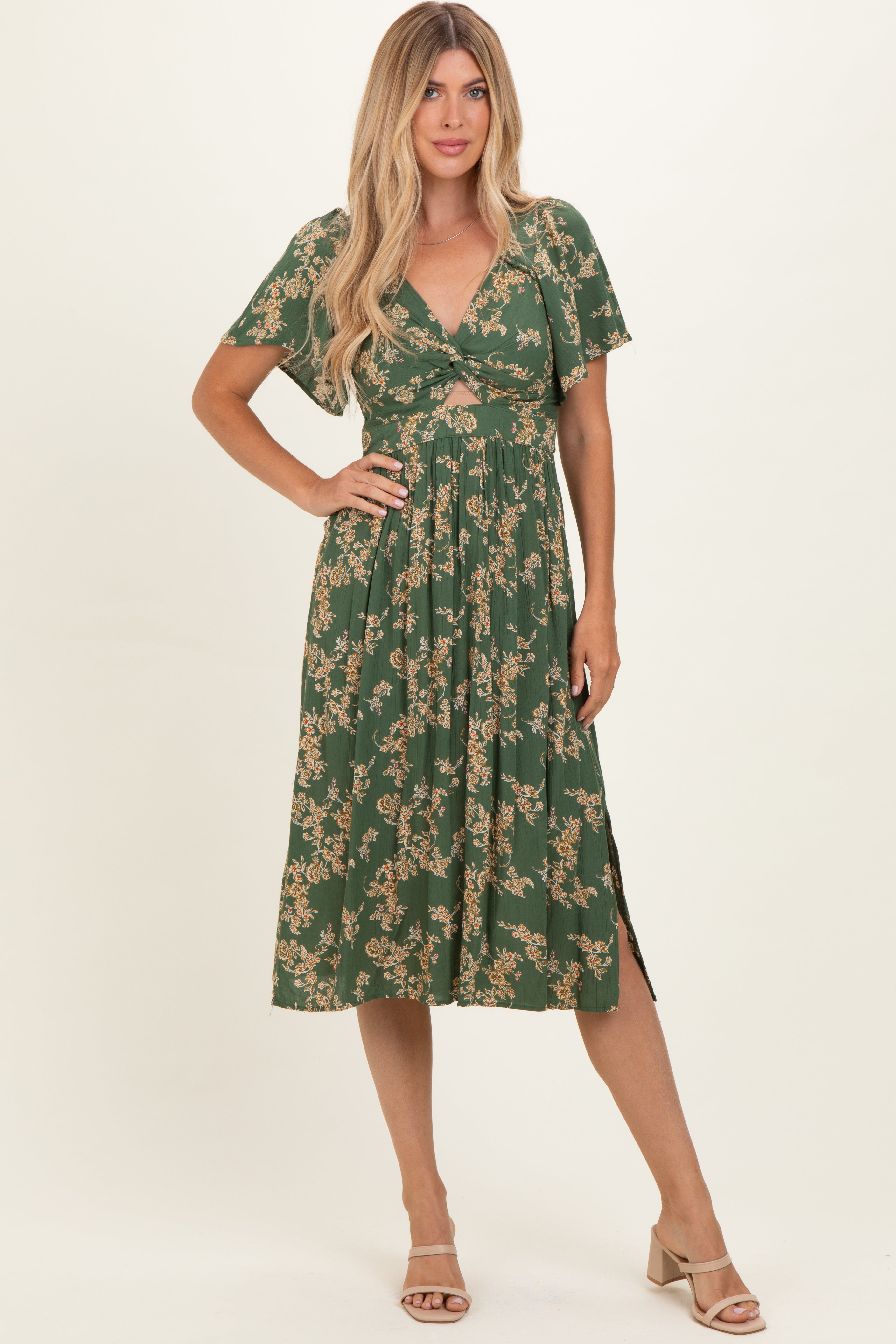Umstands-Midikleid in Oliv mit Blumenmuster, V-Ausschnitt und Twist-Detail vorne