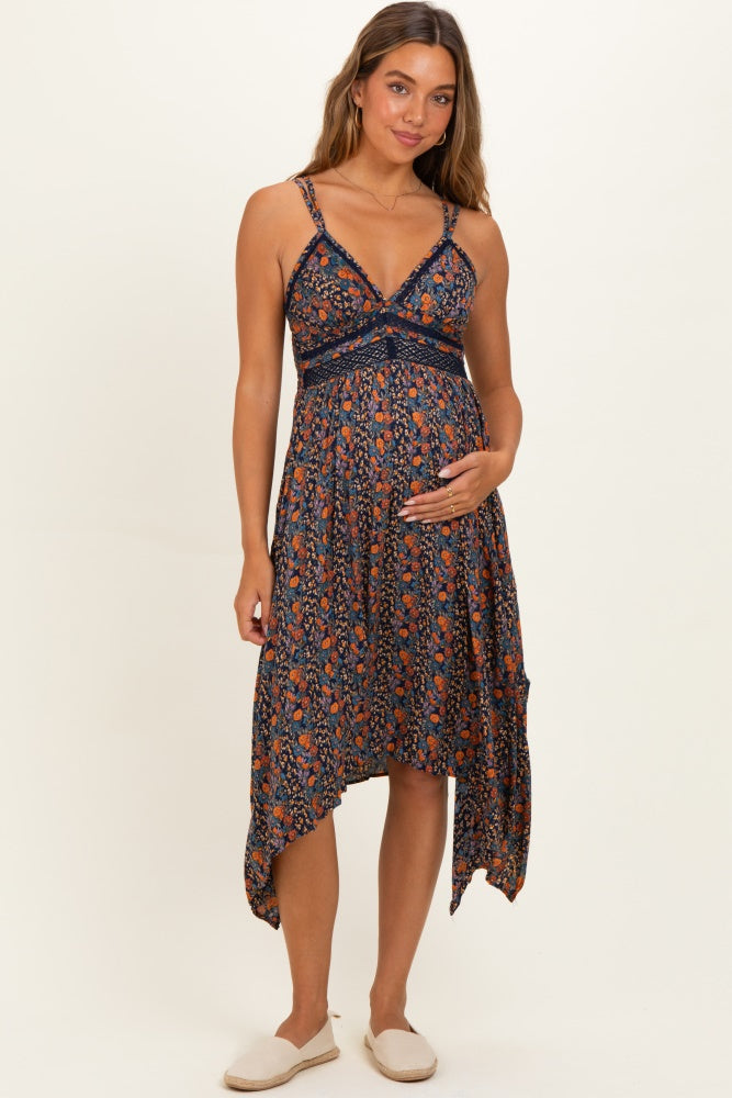 Umstands-Kleid in Marineblau mit Blumenmuster, V-Ausschnitt, Spitzenbesatz und Zipfelsaum