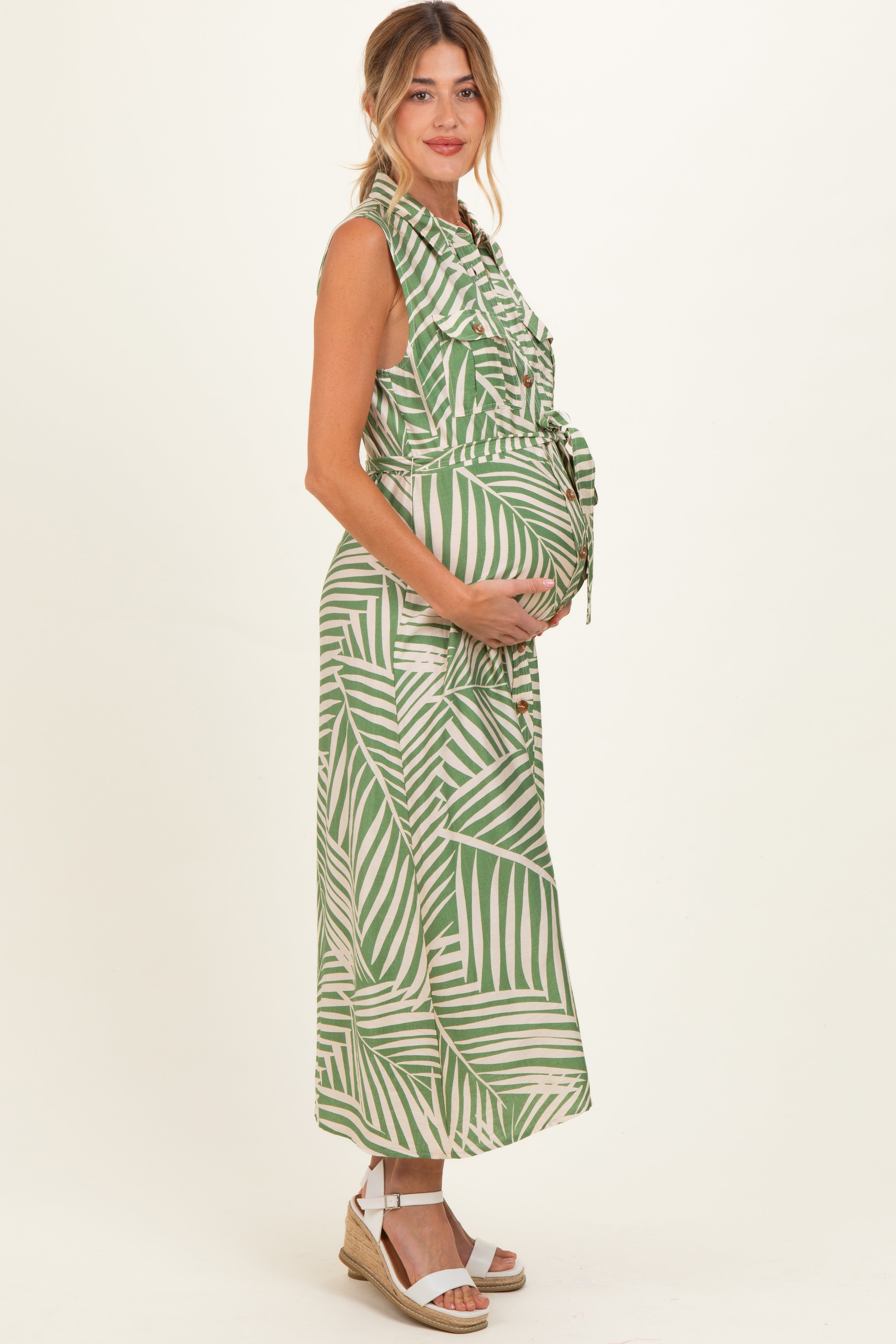 Ärmelloses Umstands-Maxi-Hemdblusenkleid in Salbeigrün mit Print