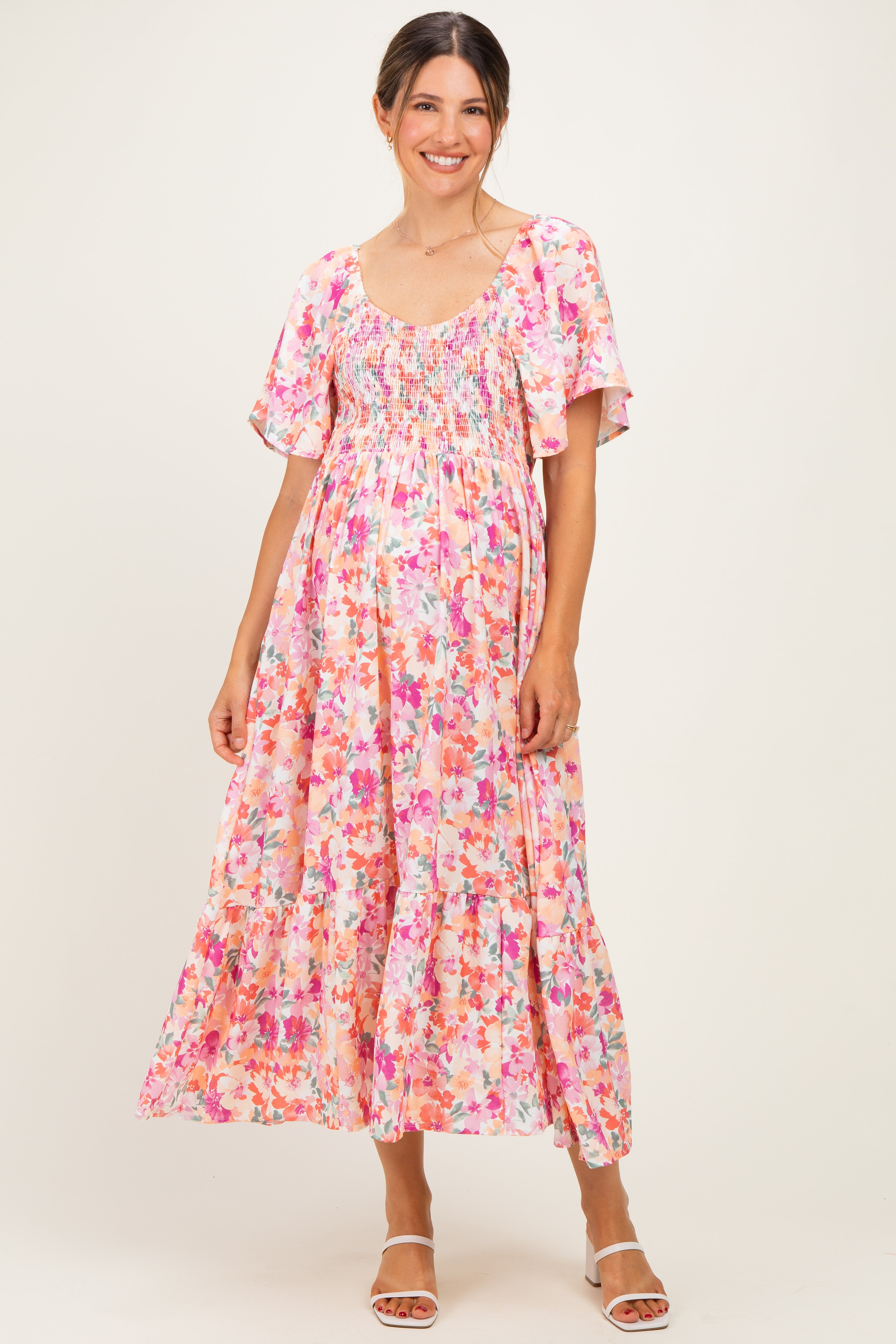 Umstandsmaxikleid mit Herzausschnitt, Flügelärmeln und Blumendruck