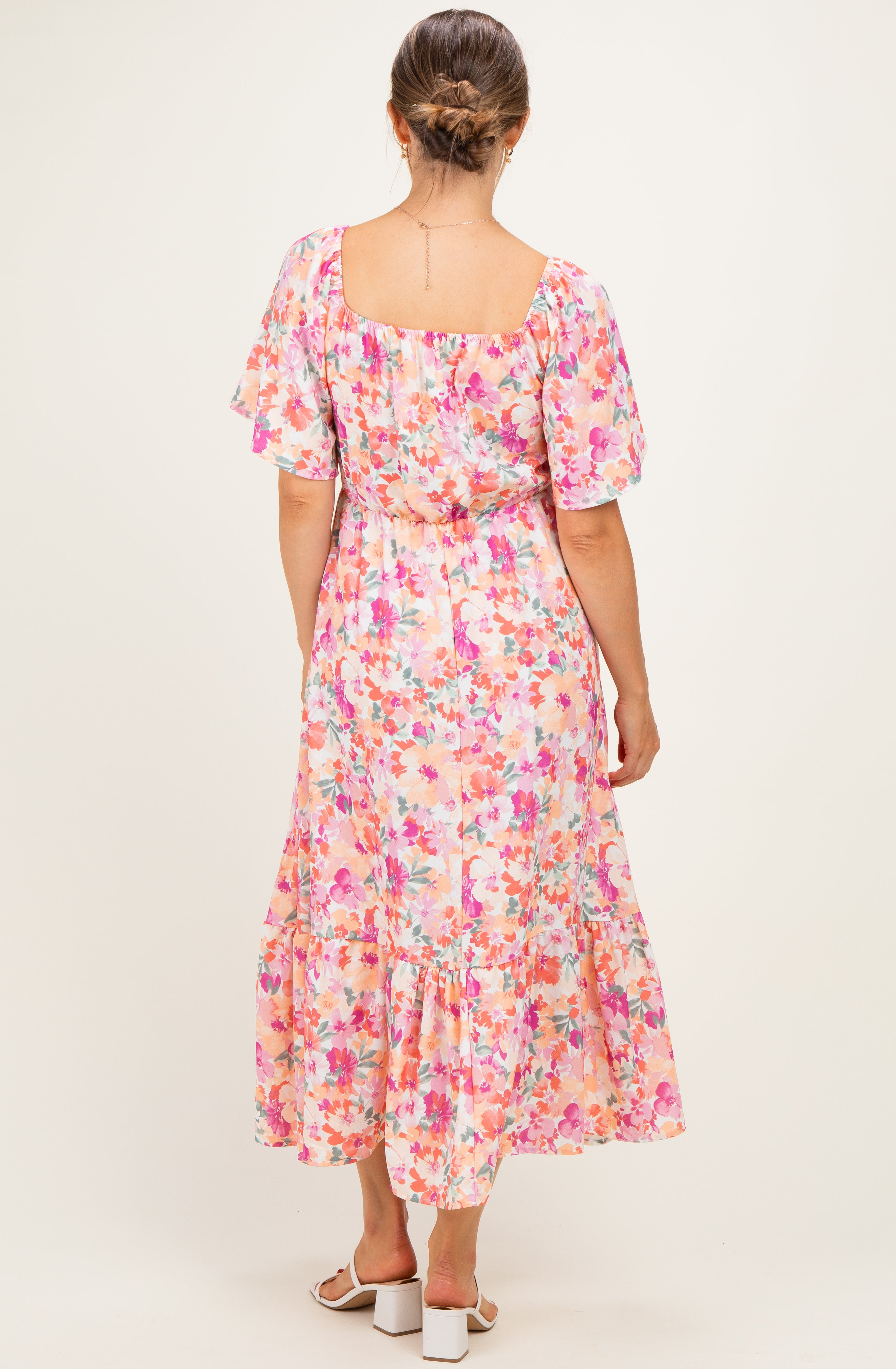 Umstandsmaxikleid mit Herzausschnitt, Flügelärmeln und Blumendruck