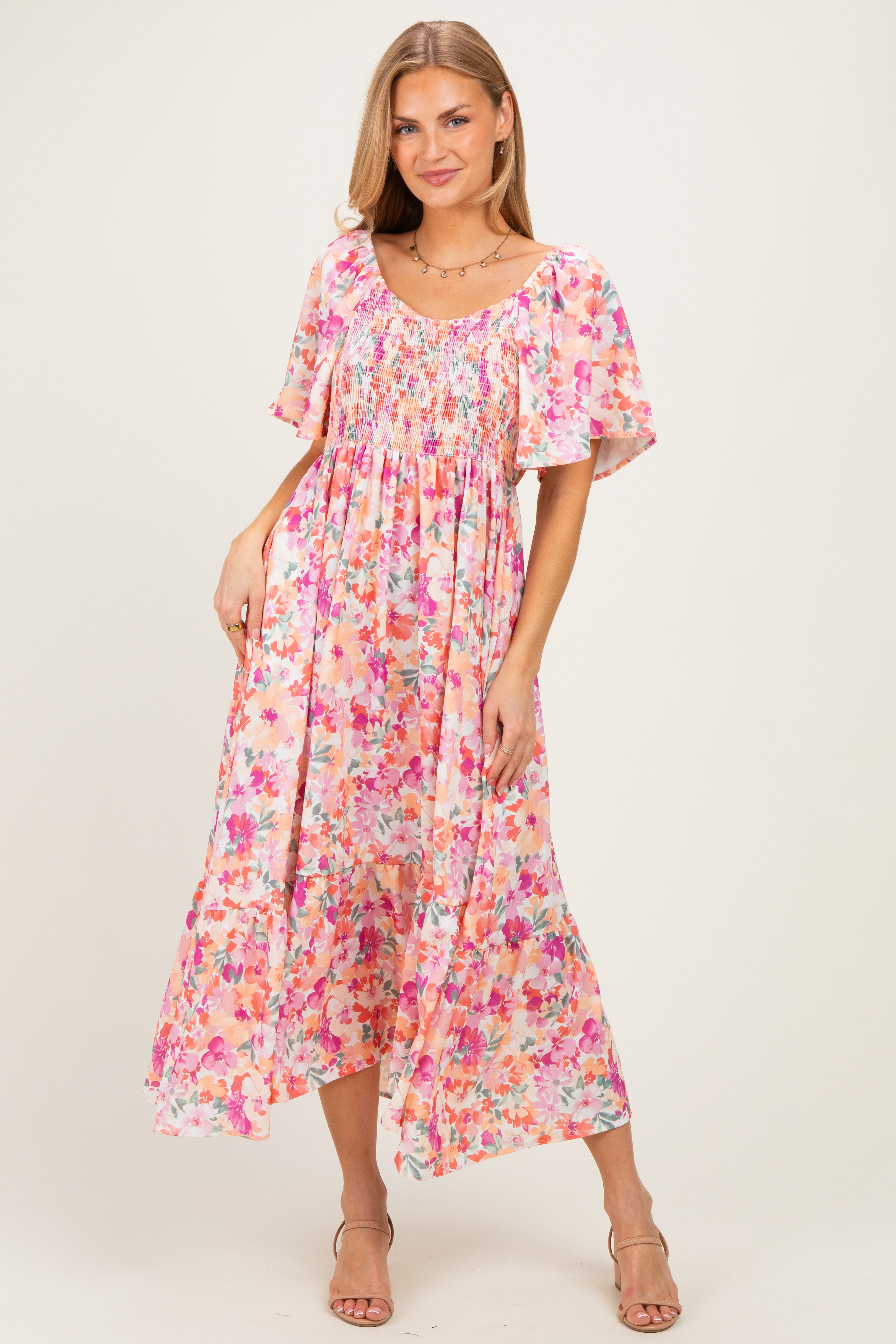Umstandsmaxikleid mit Herzausschnitt, Flügelärmeln und Blumendruck