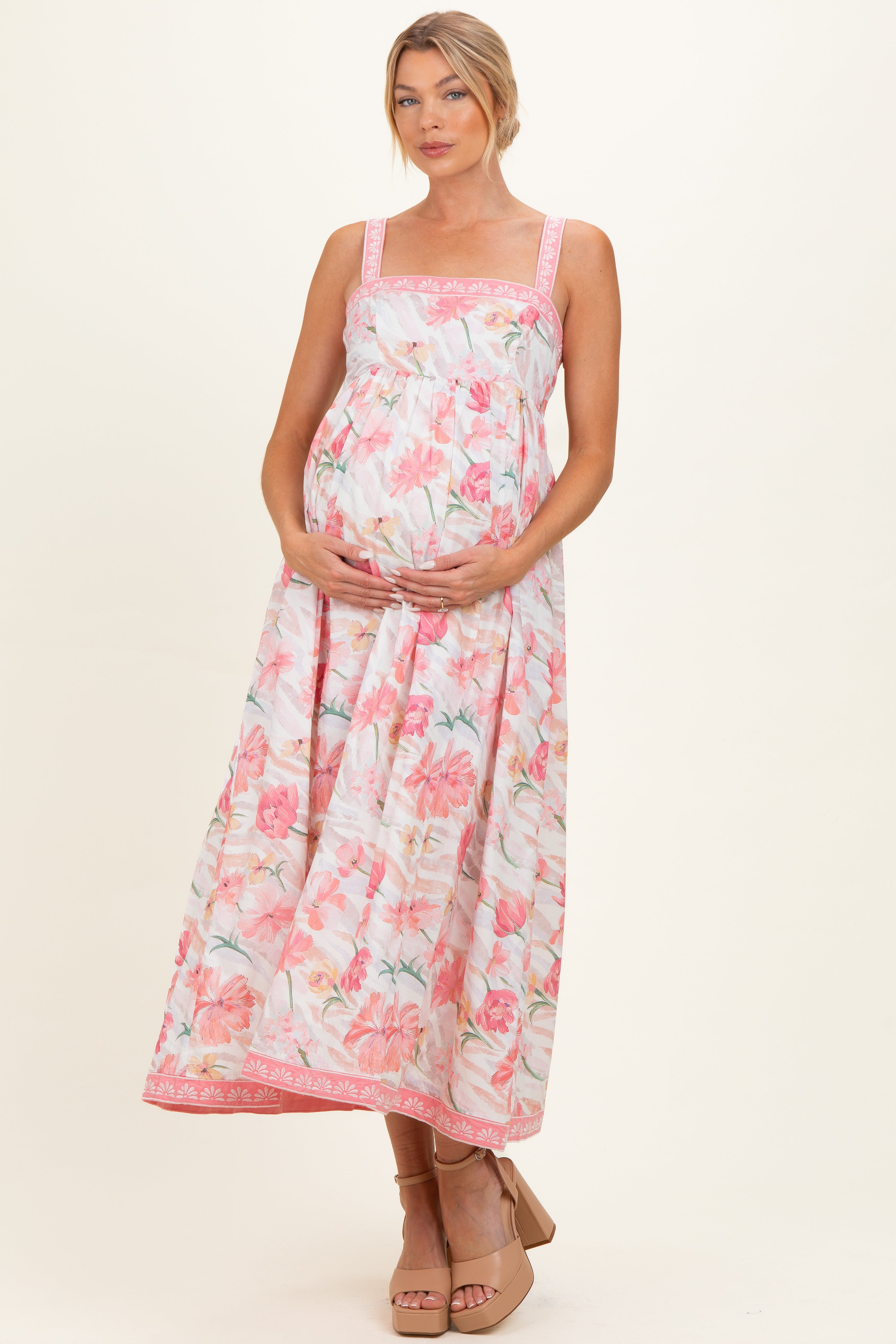 Umstands-Maxikleid in Korallenrosa mit Blumenstickerei