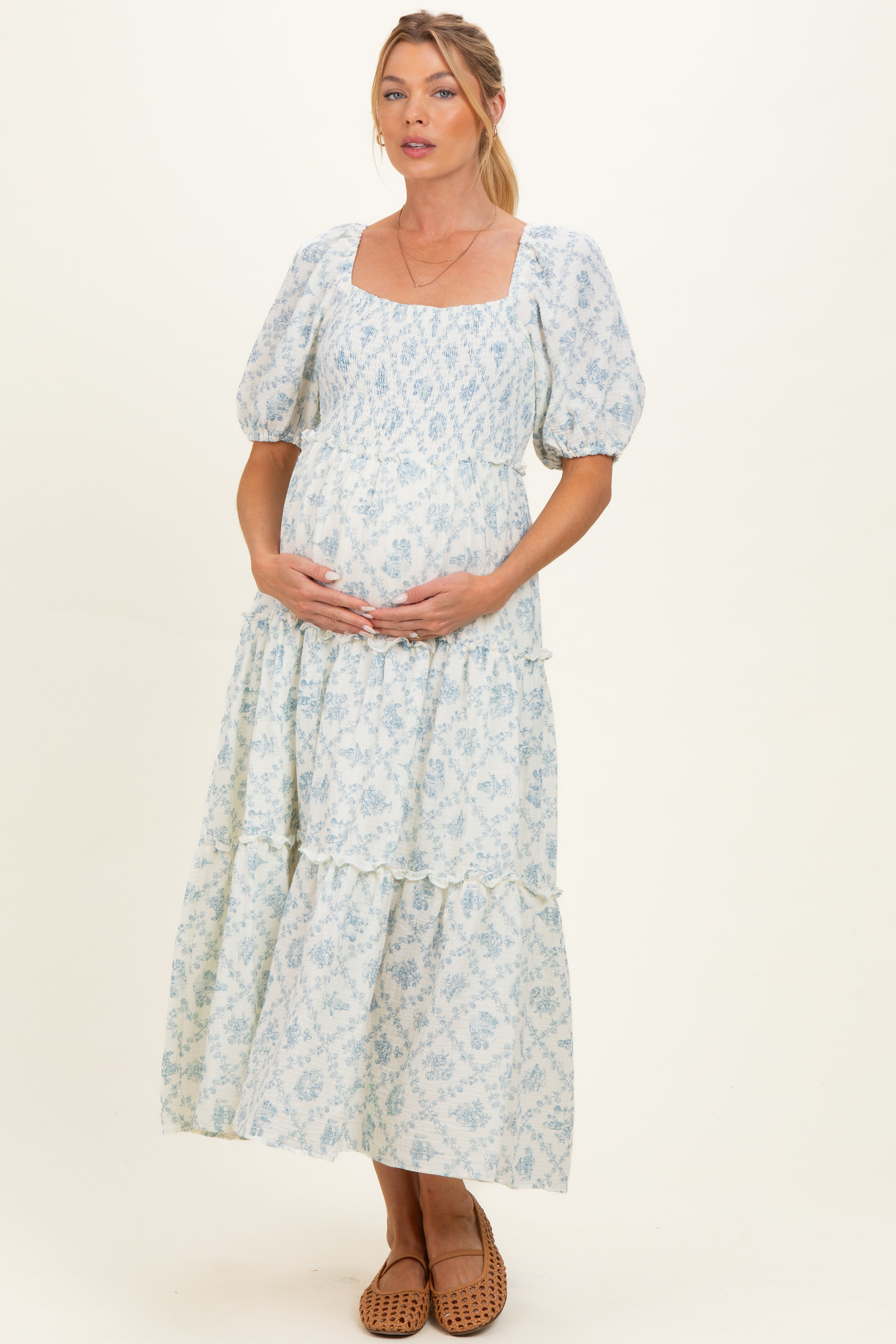 Umstands-Maxikleid mit Blumenmuster, Puffärmeln und Volant-Stufen