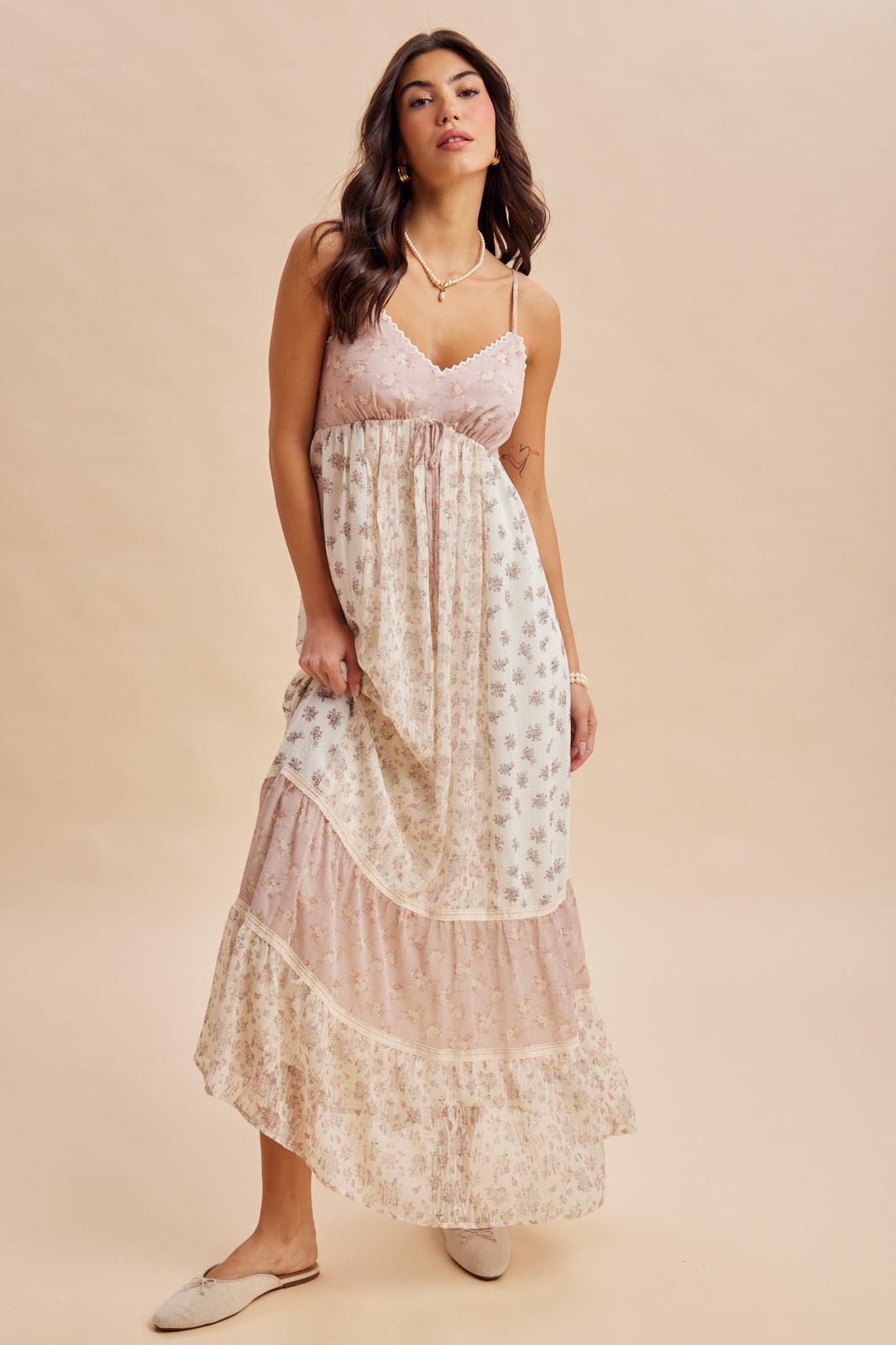 Umstands-Maxikleid mit Vintage-Blumenmuster in Rosa