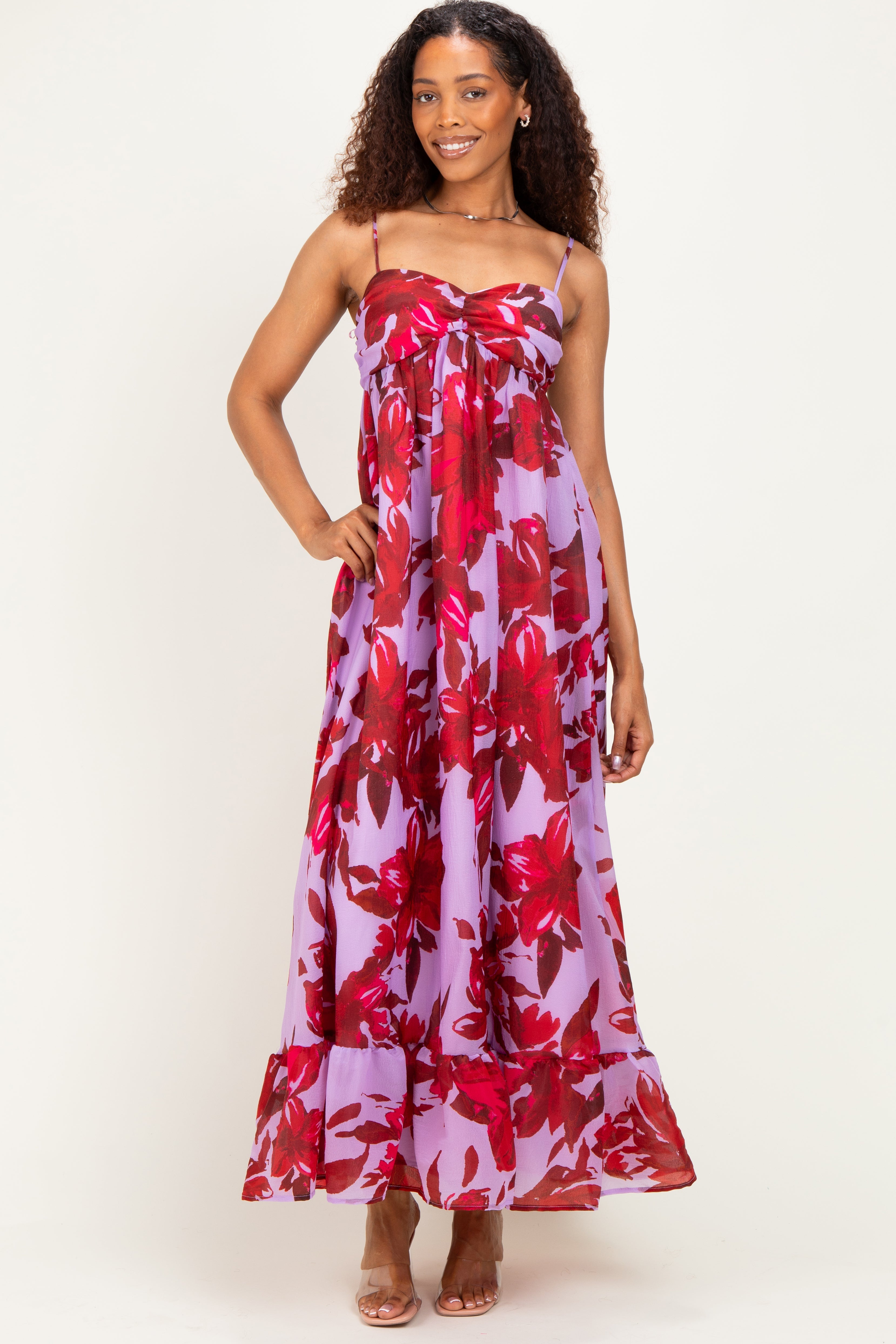 Umstands-Maxikleid in Lavendel mit Blumenmuster und Rüschensaum
