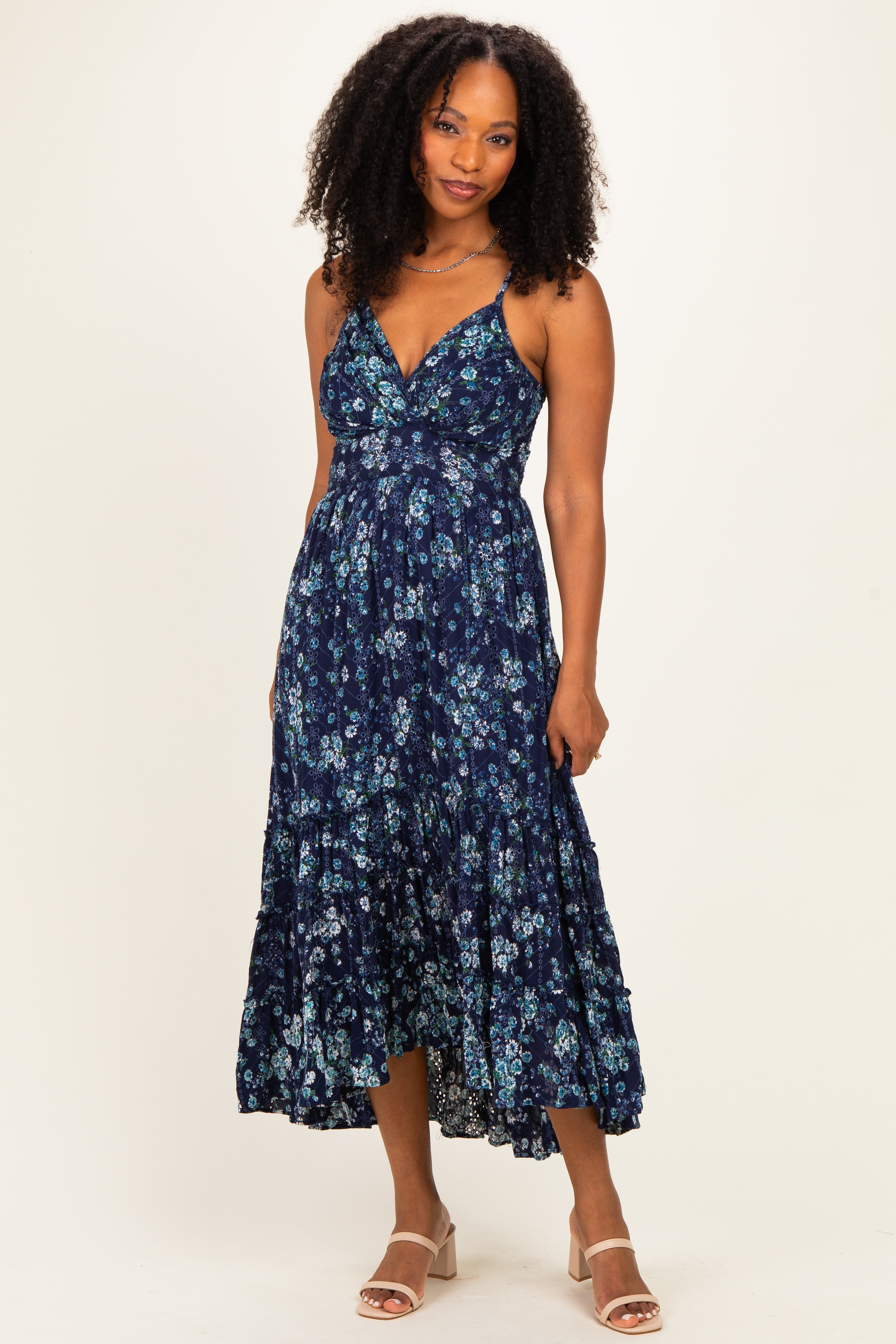 Umstands-Midikleid mit Blumenmuster, Lochstickerei und Volantsaum