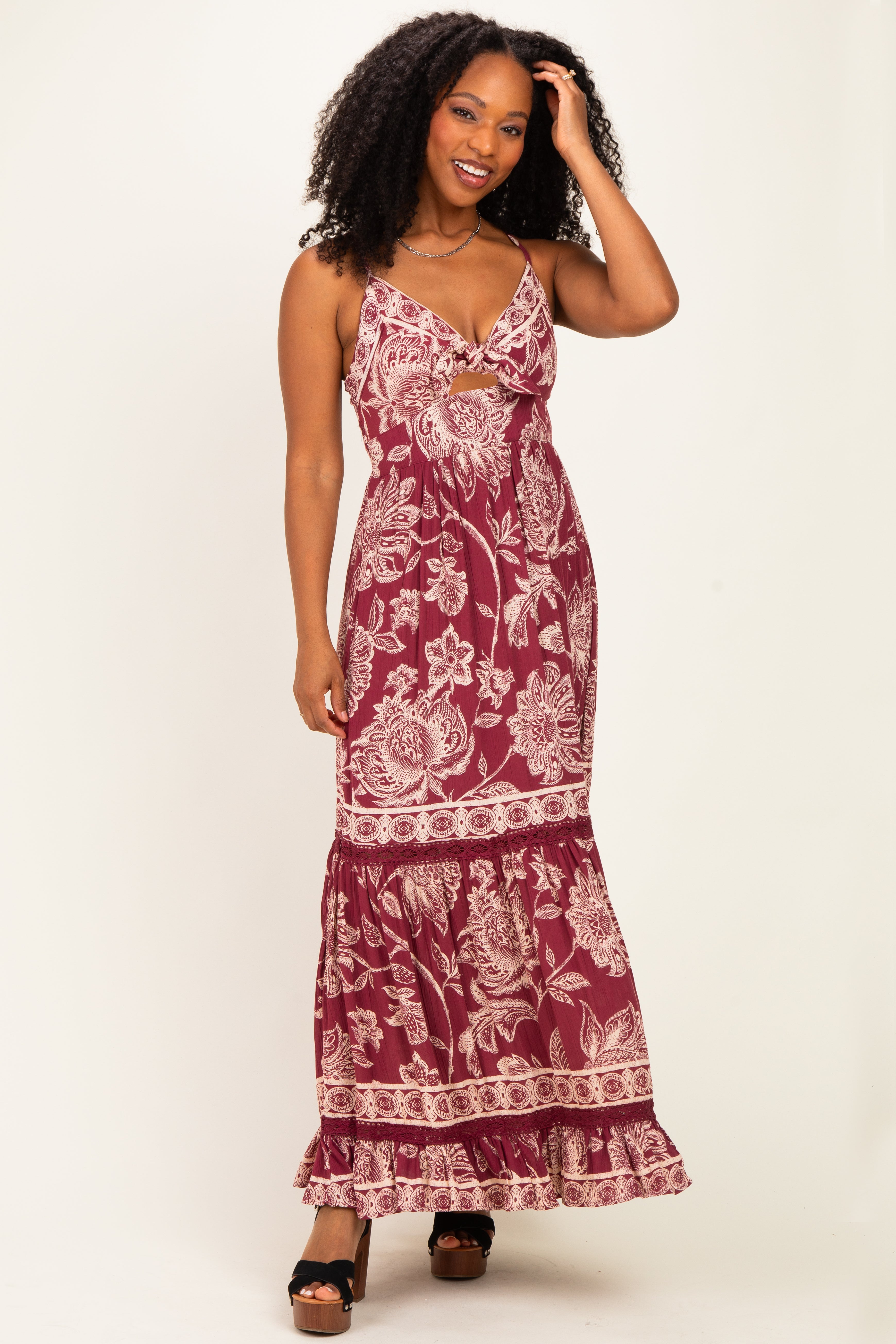 Umstands-Maxikleid mit Blumenmuster, Bindeband und Cut-out