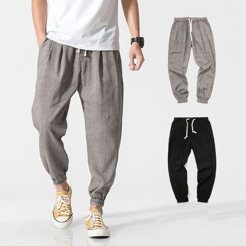 Schlichte Herrenhose mit Kordelzug und Taschen
