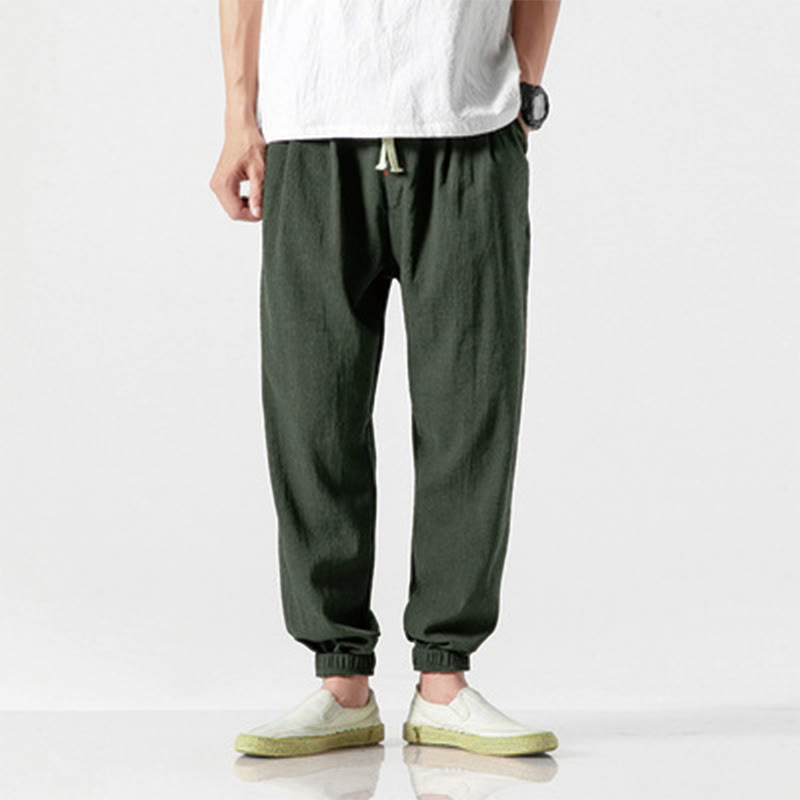 Schlichte Herrenhose mit Kordelzug und Taschen