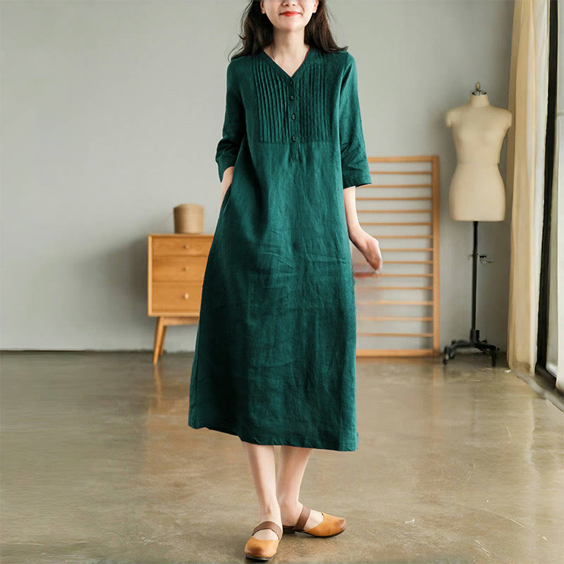 Lässiges, schlichtes Midikleid mit Akkordeonfalten, V-Ausschnitt und halblangen Ärmeln und Taschen