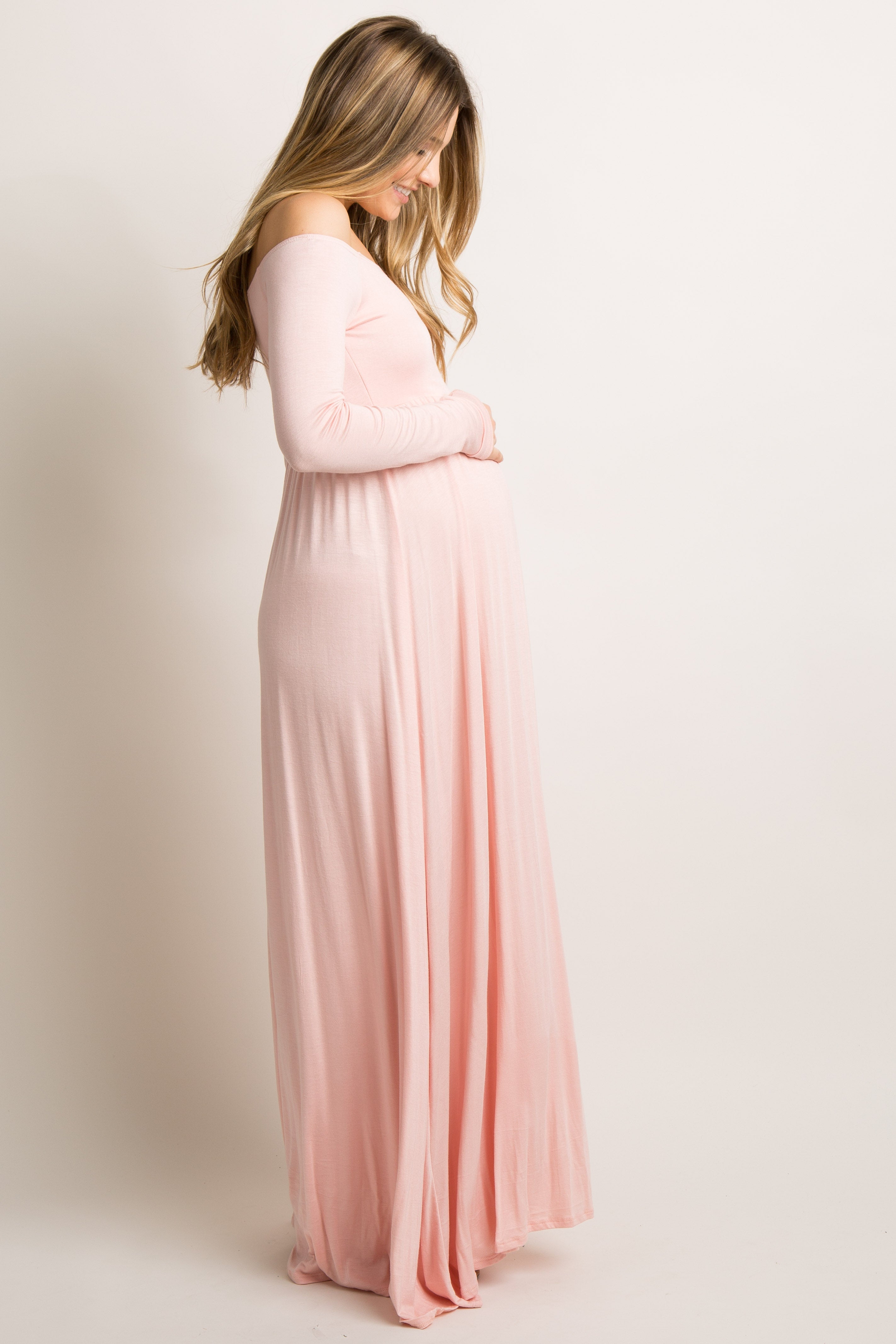 Umstandsmaxikleid in Rosa mit schulterfreiem Ausschnitt