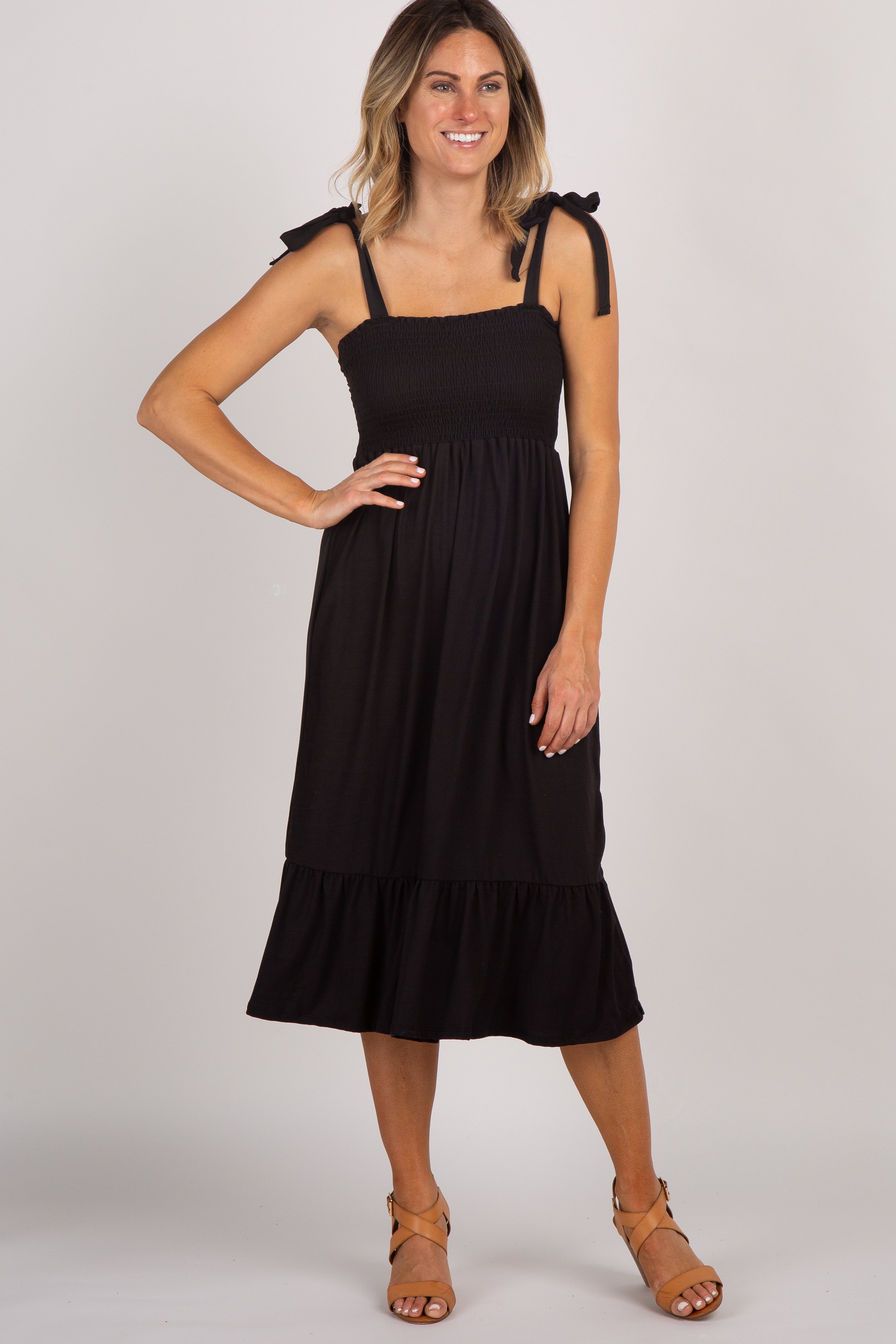Umstands-Midikleid in Schwarz mit Bindeträgern und Smok-Detail
