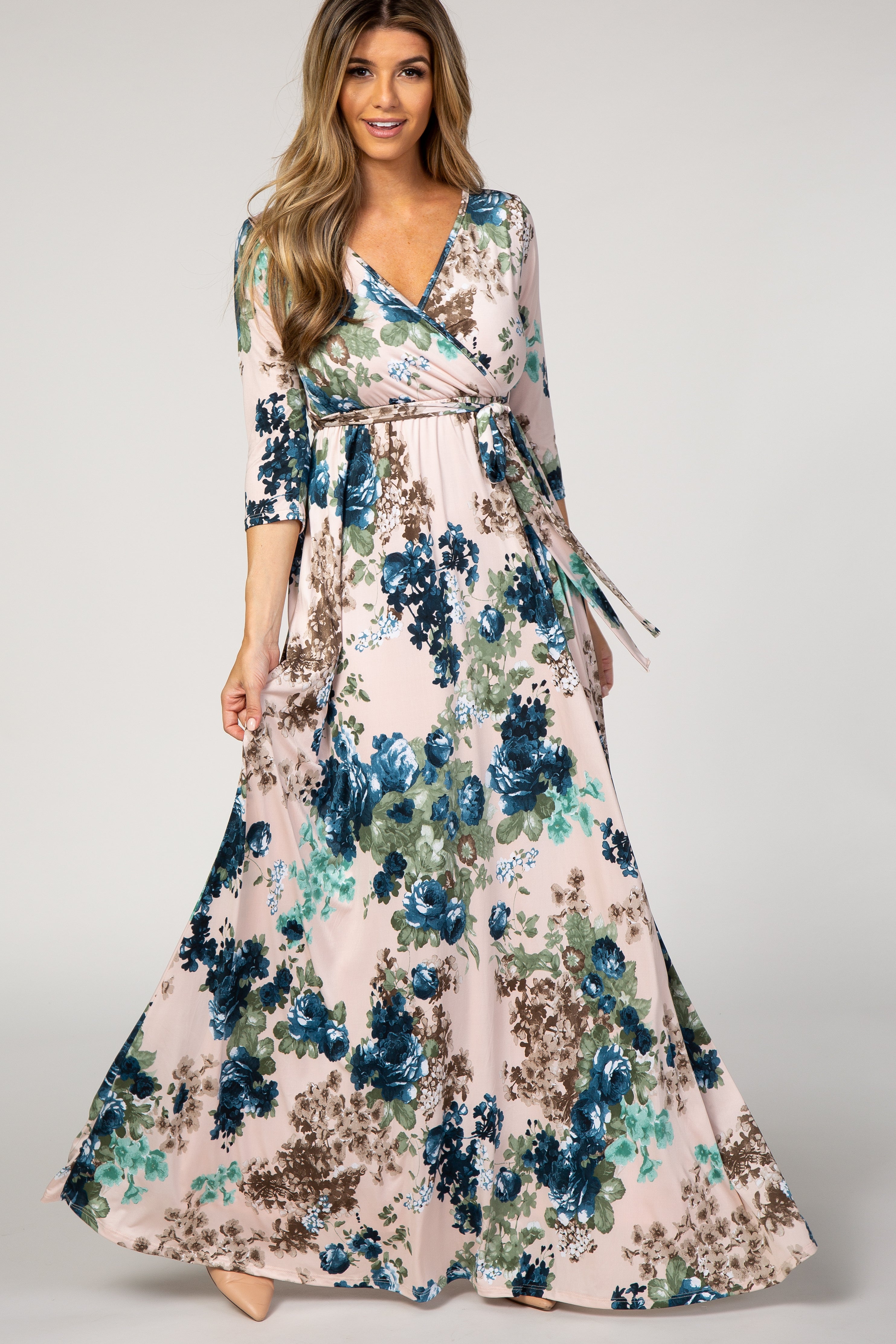 Umstands- und Stillkleid in Zartrosa mit Blumenmuster und Bindegürtel